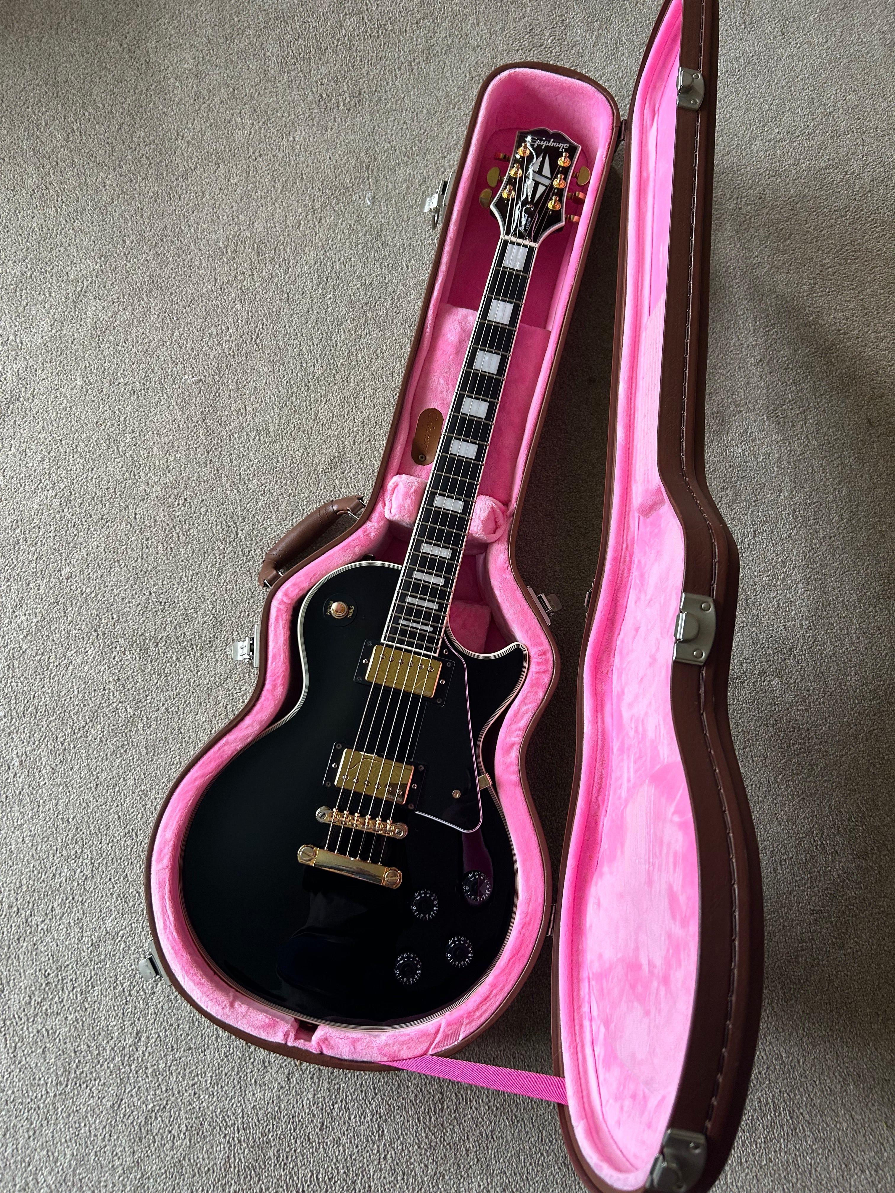 Epiphone Les Paul Custom w Fishman Pickups and Epiphone Hardcase