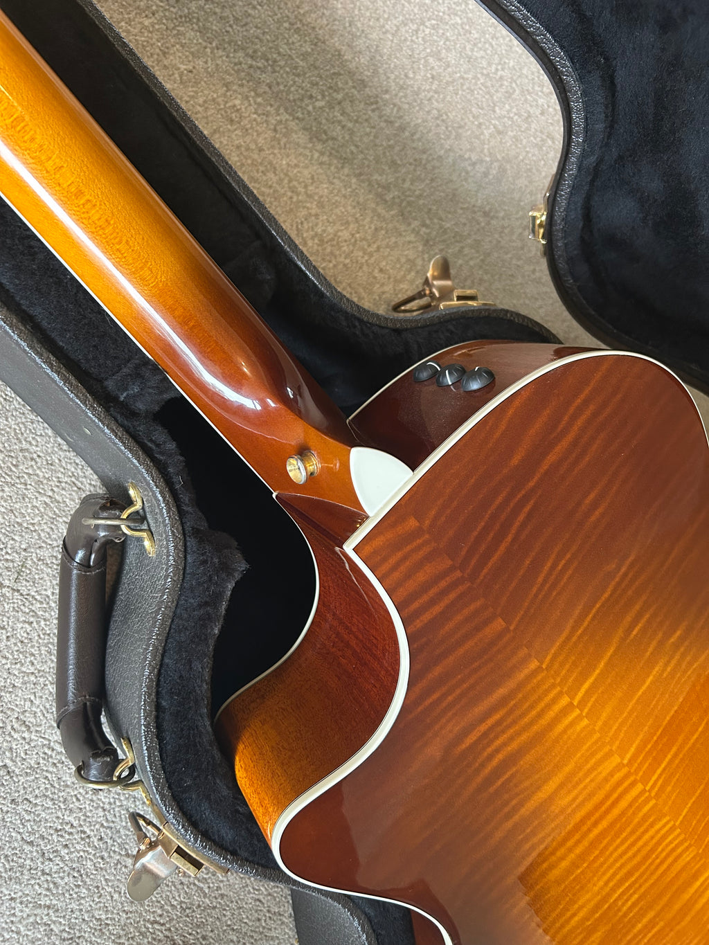 Taylor 614CE Honeyburst