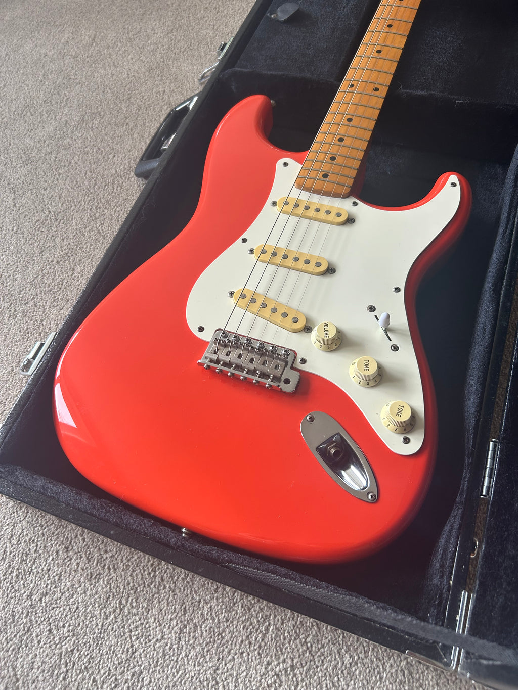 Squier Hank Marvin Stratocaster Fiesta Red MIJ Japan