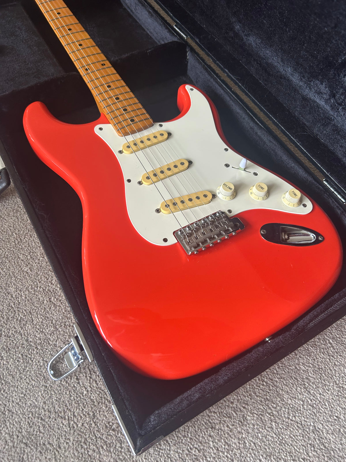 Squier Hank Marvin Stratocaster Fiesta Red MIJ Japan