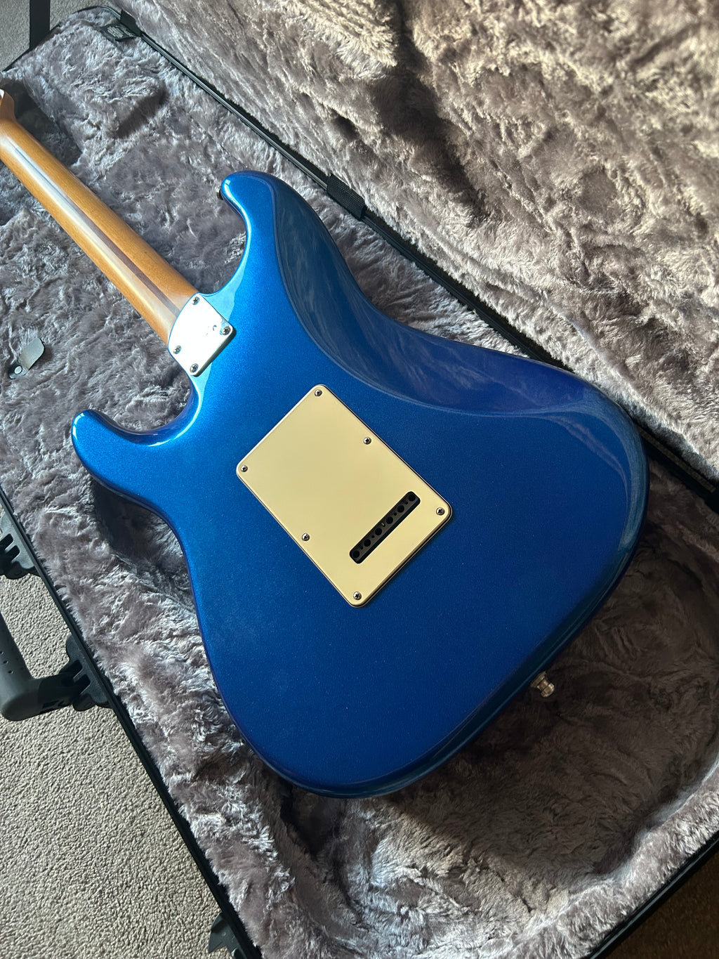 Fender American Ultra Stratocaster with Maple Fretboard Cobra Blue