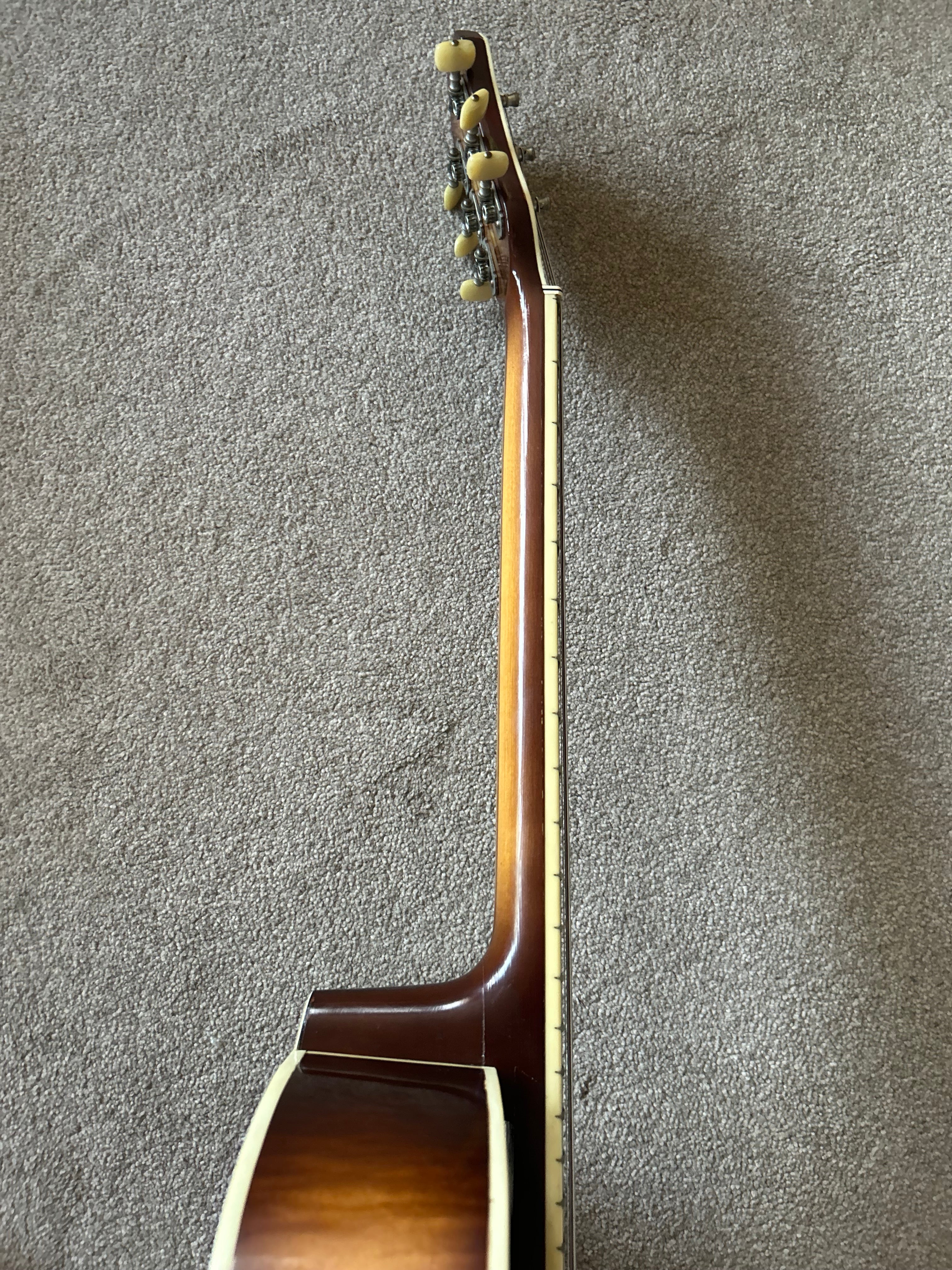 Hofner President 1959 Sunburst w Original case and Guarantee from Selmer