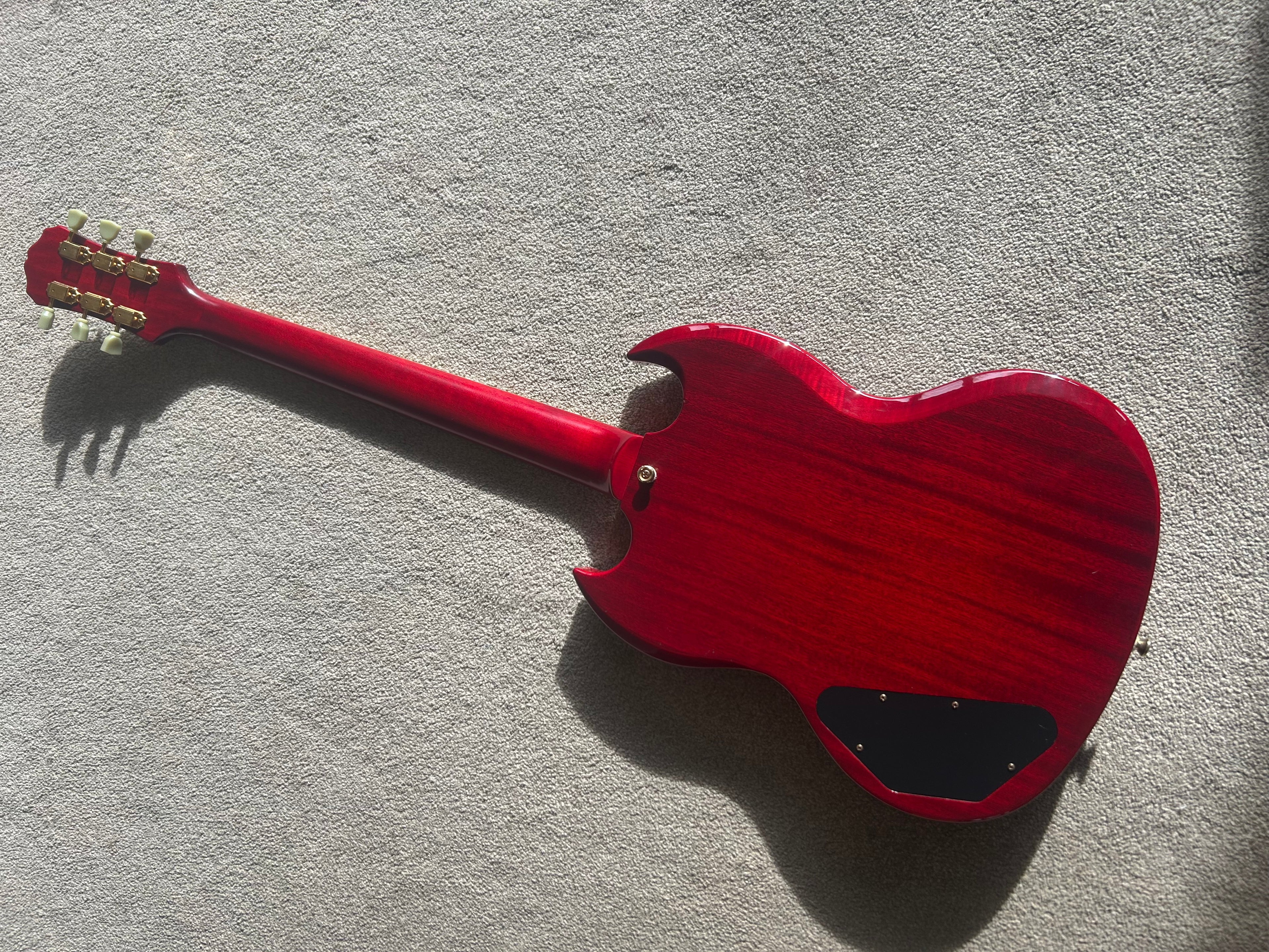 Epiphone SG Pro Cherry Red Gold Hardware