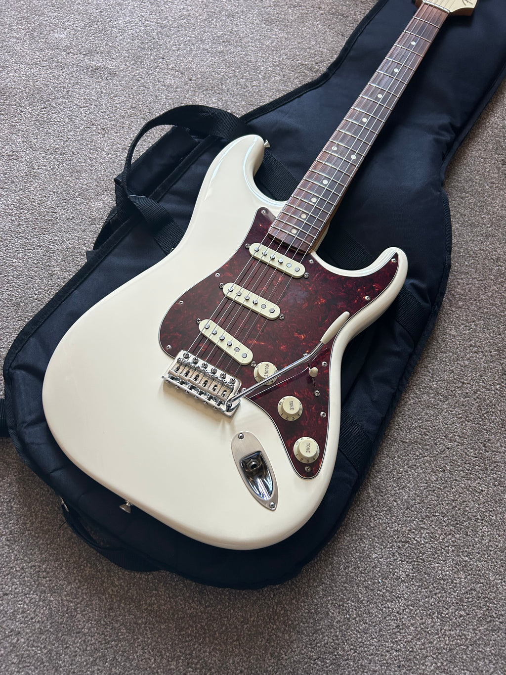 RARE Matching Headstock Fender Limited Edition Vintera ‘60s Stratocaster Olympic White