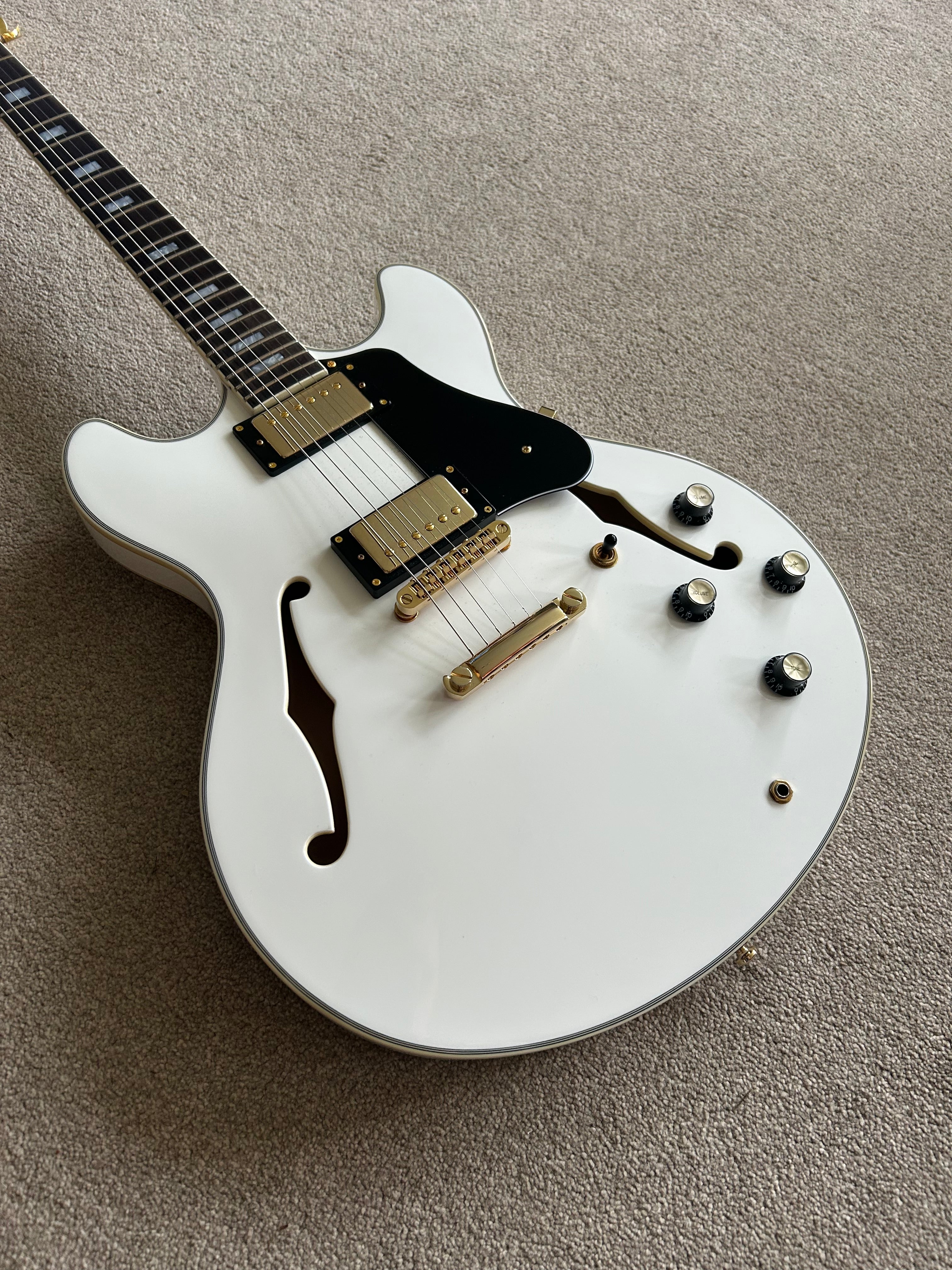 Sire Larry Carlton H7 White w Gold Hardware