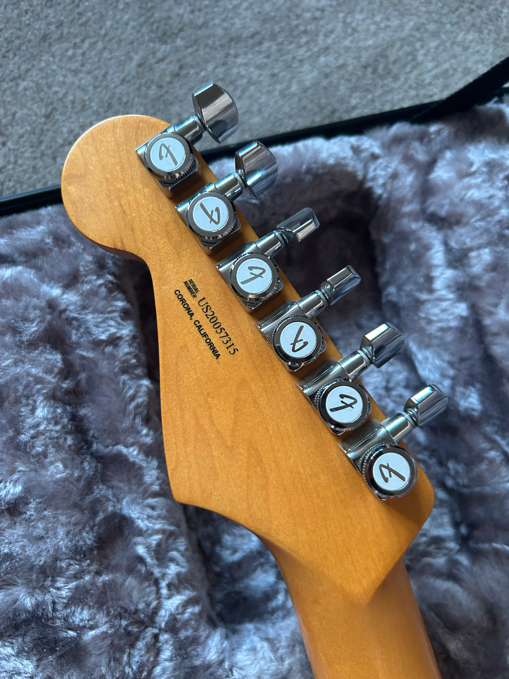 Fender American Ultra Stratocaster with Maple Fretboard Cobra Blue
