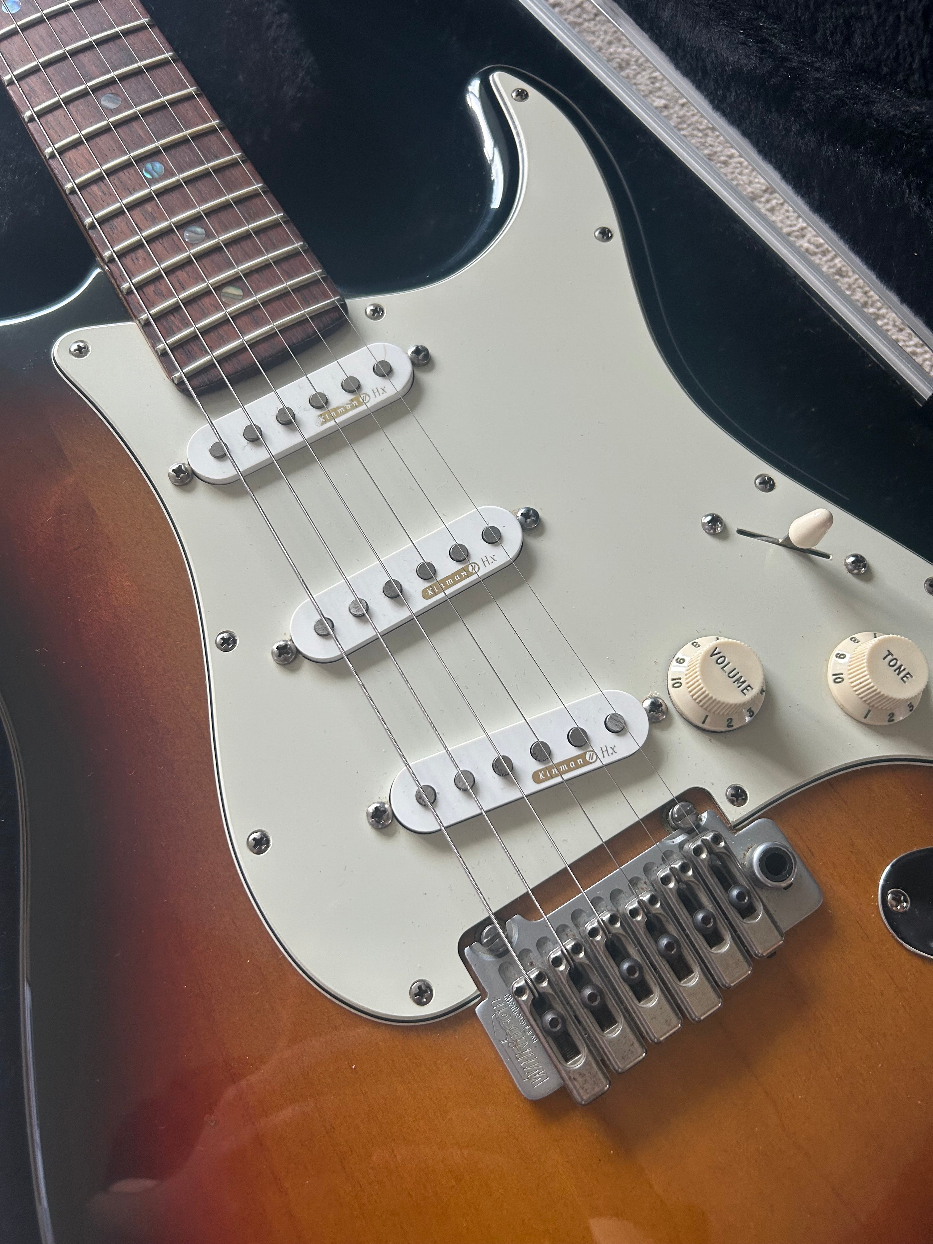 Fender American Deluxe Stratocaster with Rosewood Fretboard 3-Color Sunburst w Hardcase