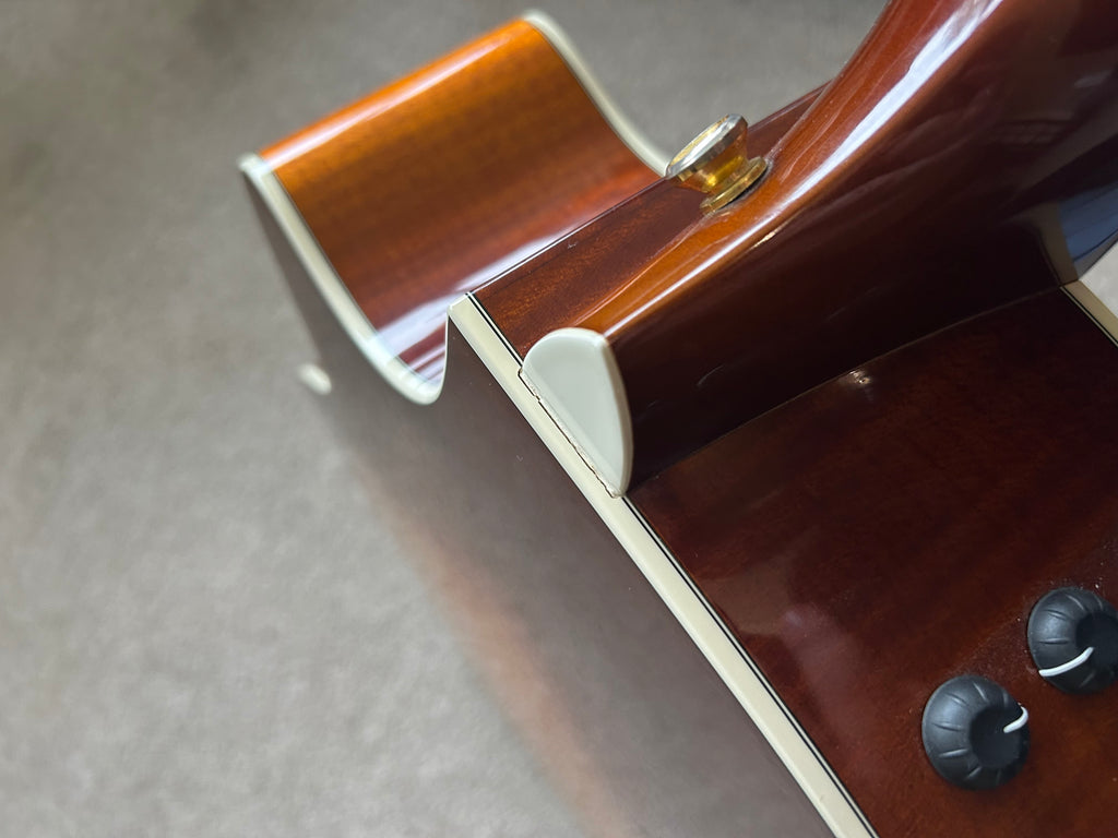 Taylor 614CE Honeyburst