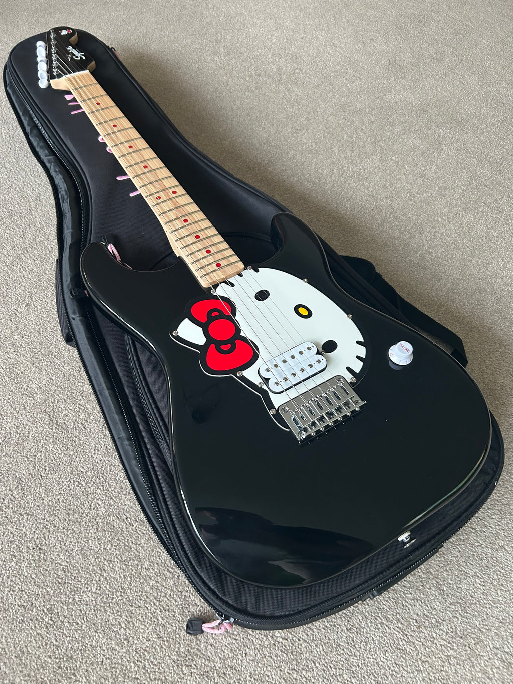 Squier Hello Kitty Stratocaster Black w Matching Gigbag