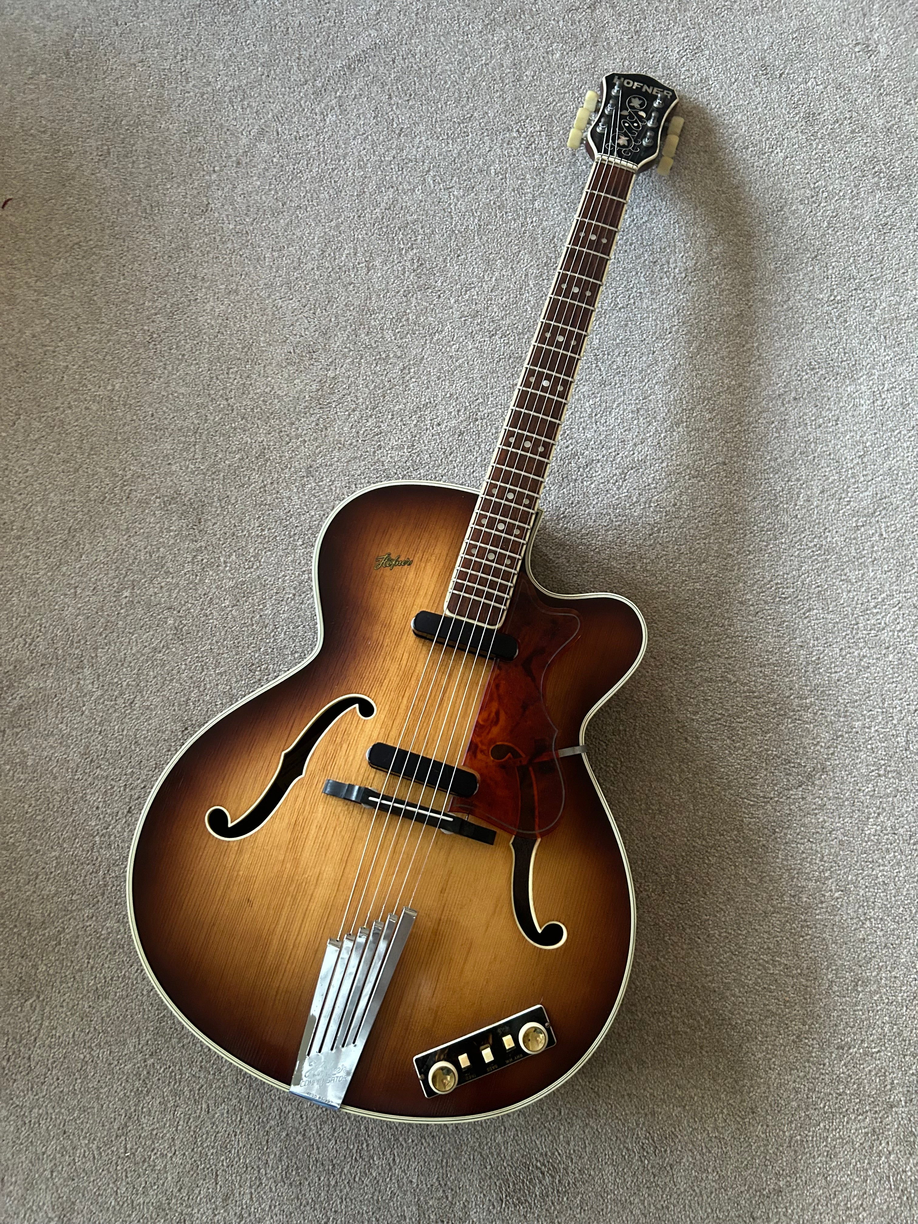 Hofner President 1959 Sunburst w Original case and Guarantee from Selmer