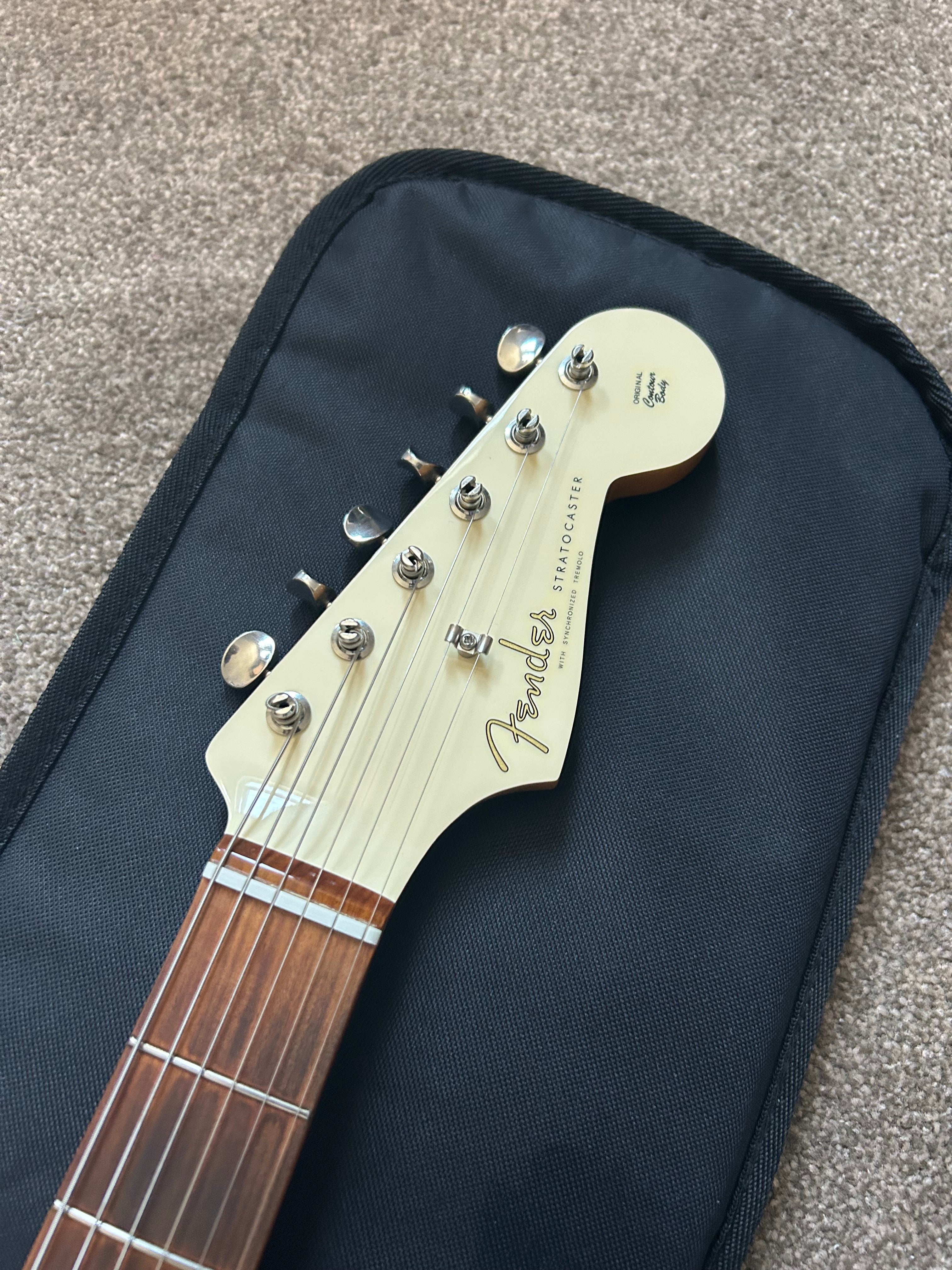 RARE Matching Headstock Fender Limited Edition Vintera ‘60s Stratocaster Olympic White