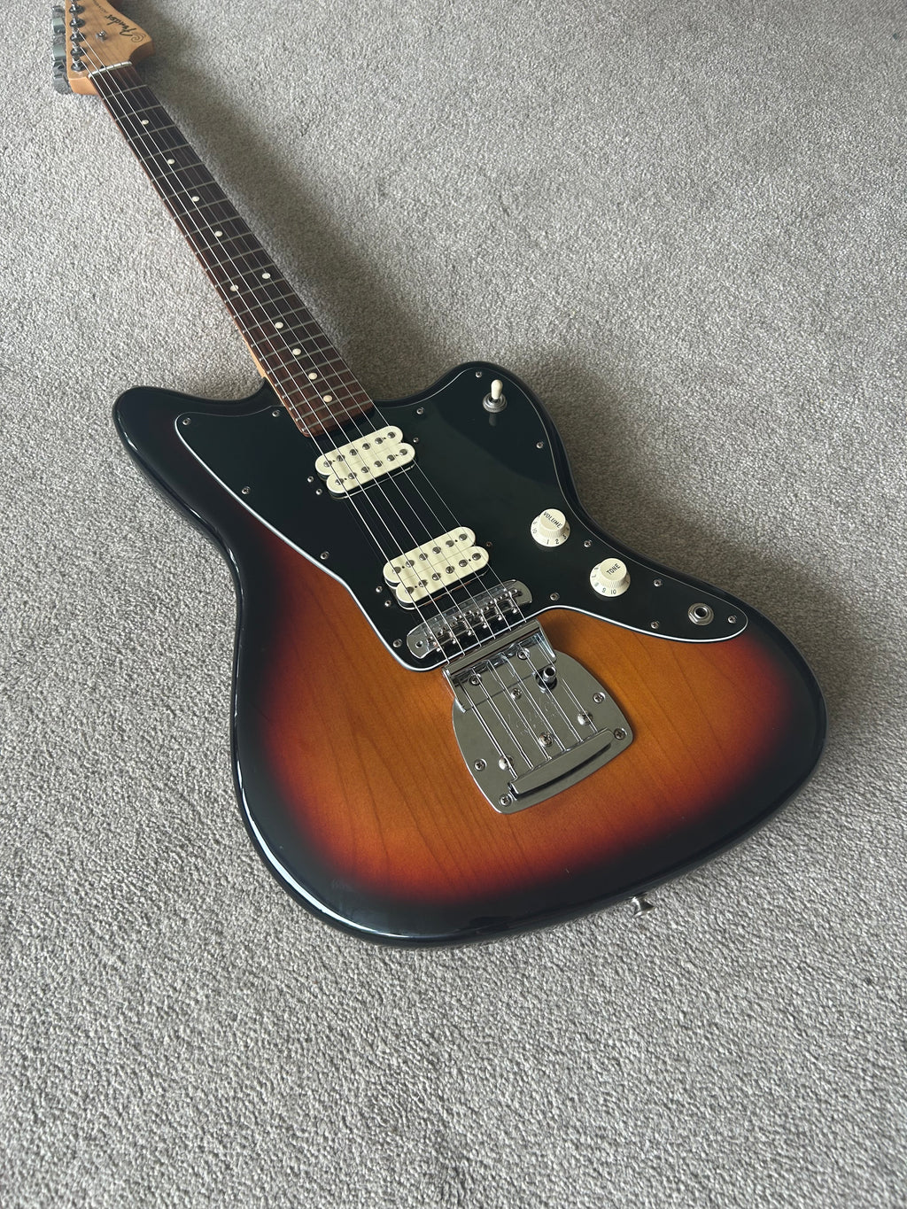 Fender Player Jazzmaster HH with Pau Ferro Fretboard 3-Color Sunburst