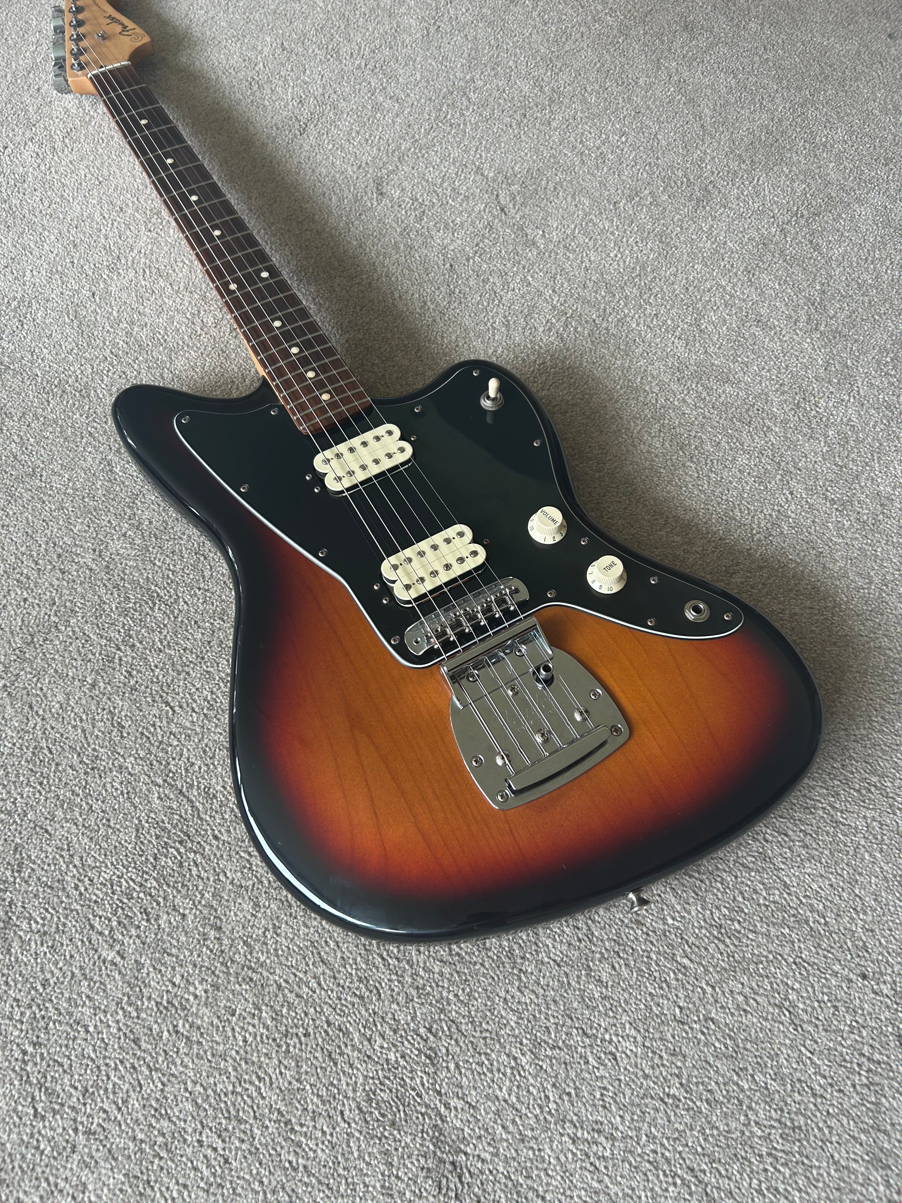 Fender Player Jazzmaster HH with Pau Ferro Fretboard 3-Color Sunburst