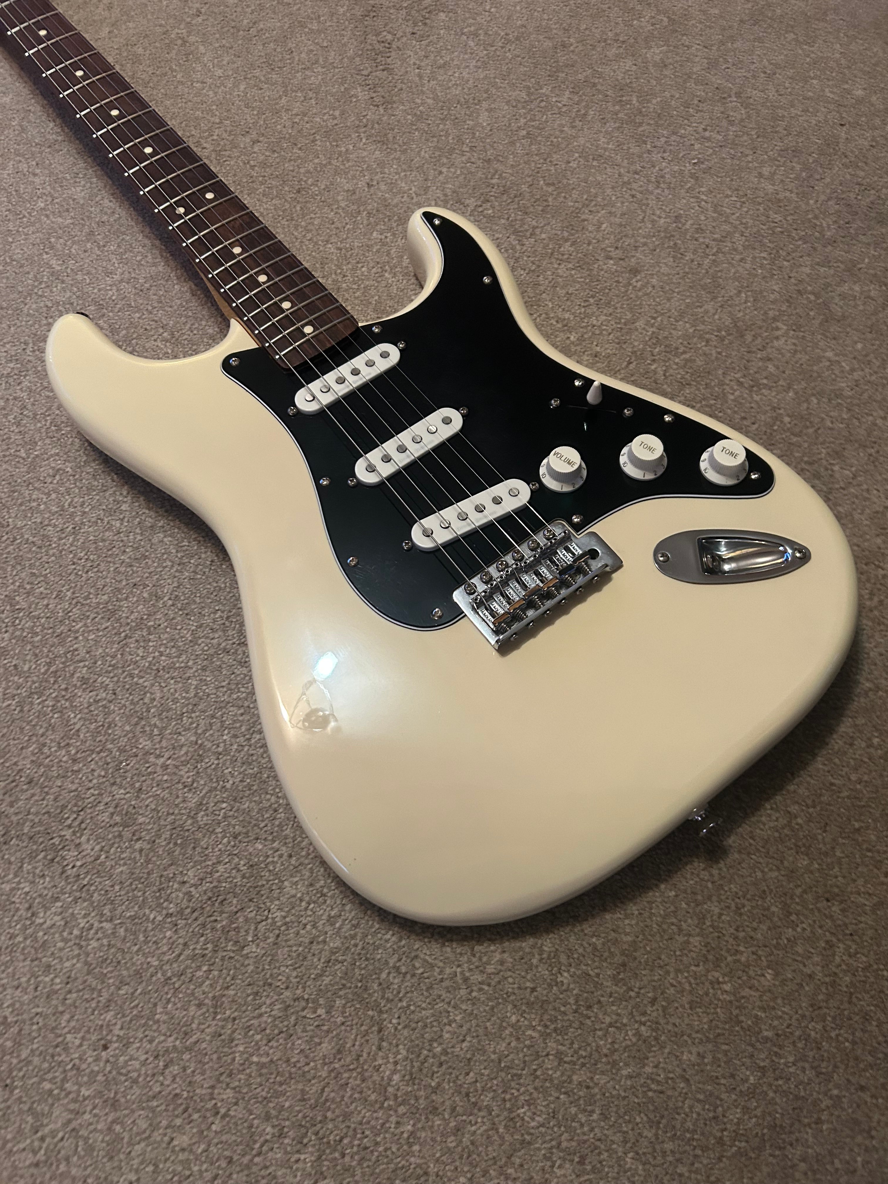 Squier Vintage Modified Stratocaster with Rosewood Fretboard Vintage Blonde
