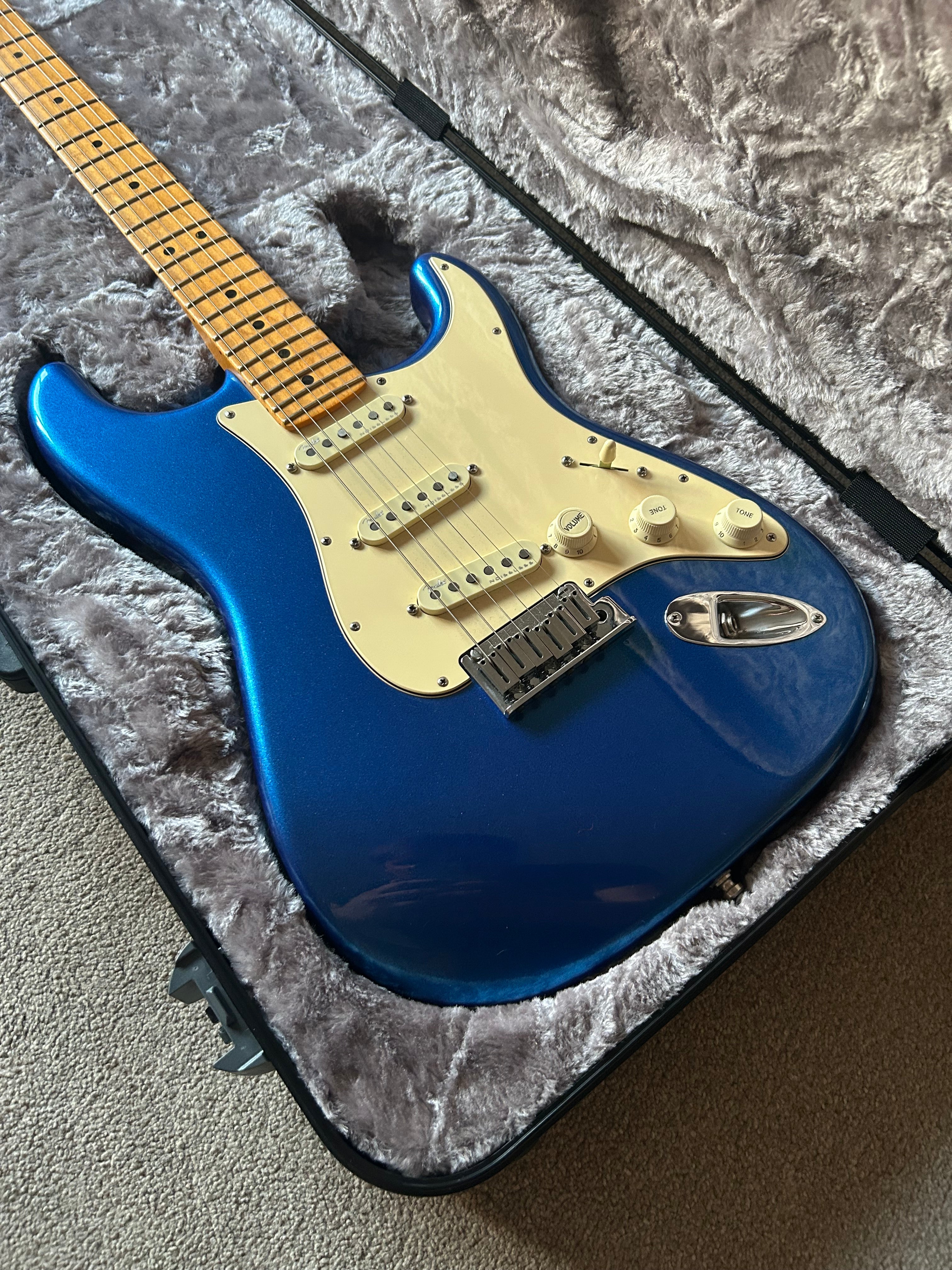Fender American Ultra Stratocaster with Maple Fretboard Cobra Blue