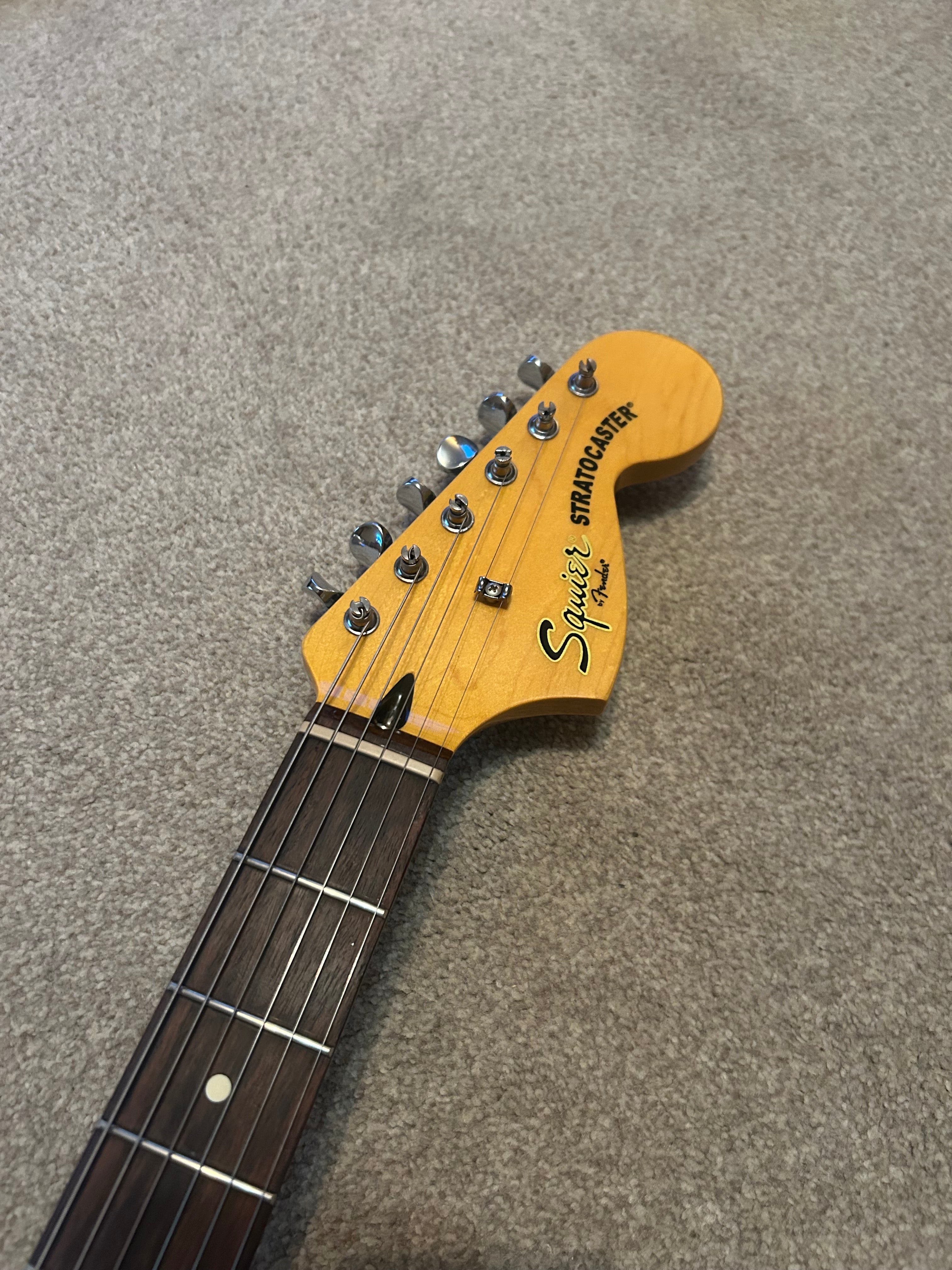 Squier Vintage Modified Stratocaster with Rosewood Fretboard Vintage Blonde
