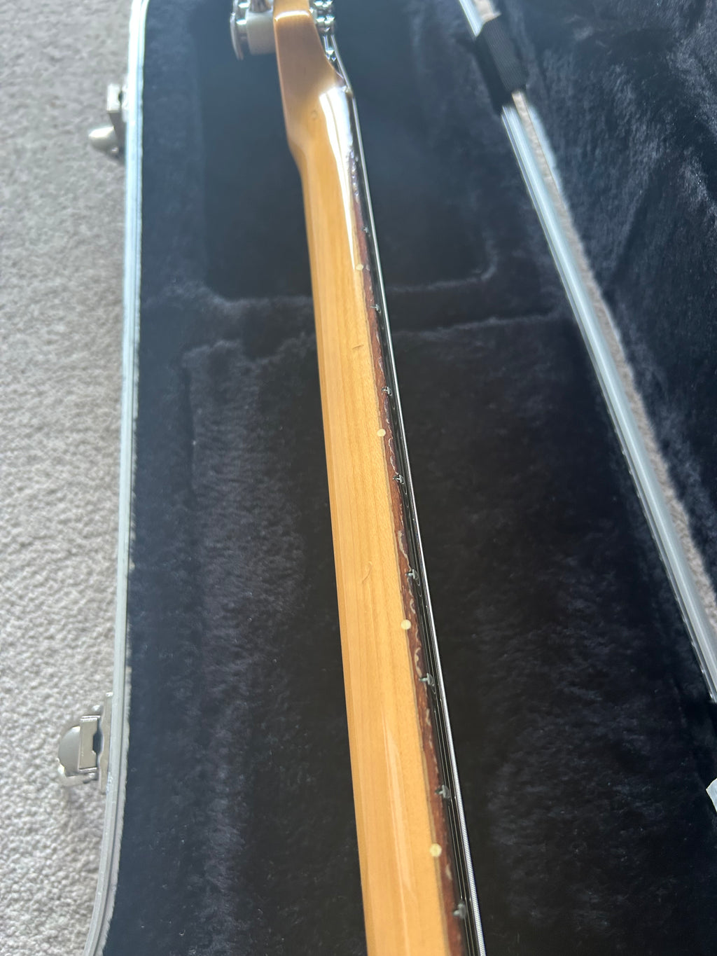 Fender American Deluxe Stratocaster with Rosewood Fretboard 3-Color Sunburst w Hardcase