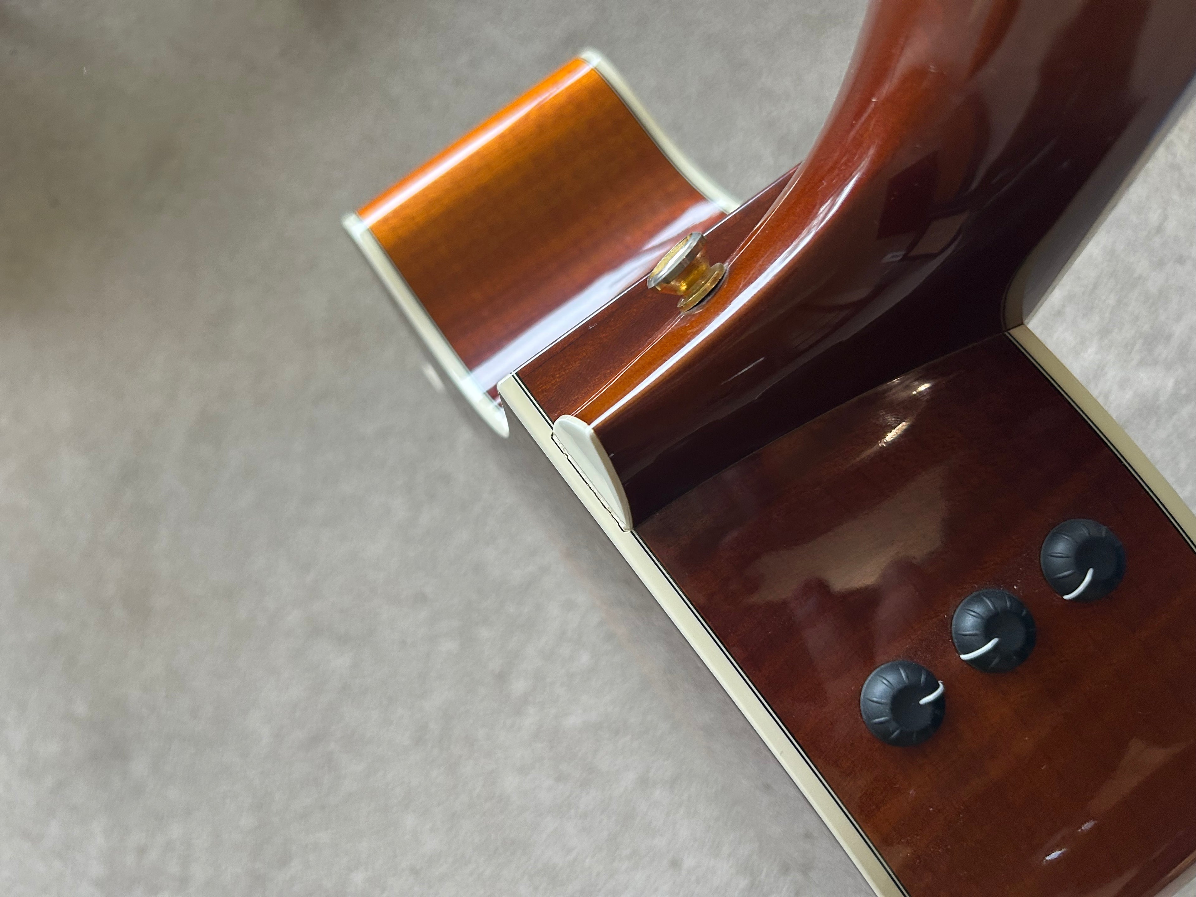 Taylor 614CE Honeyburst