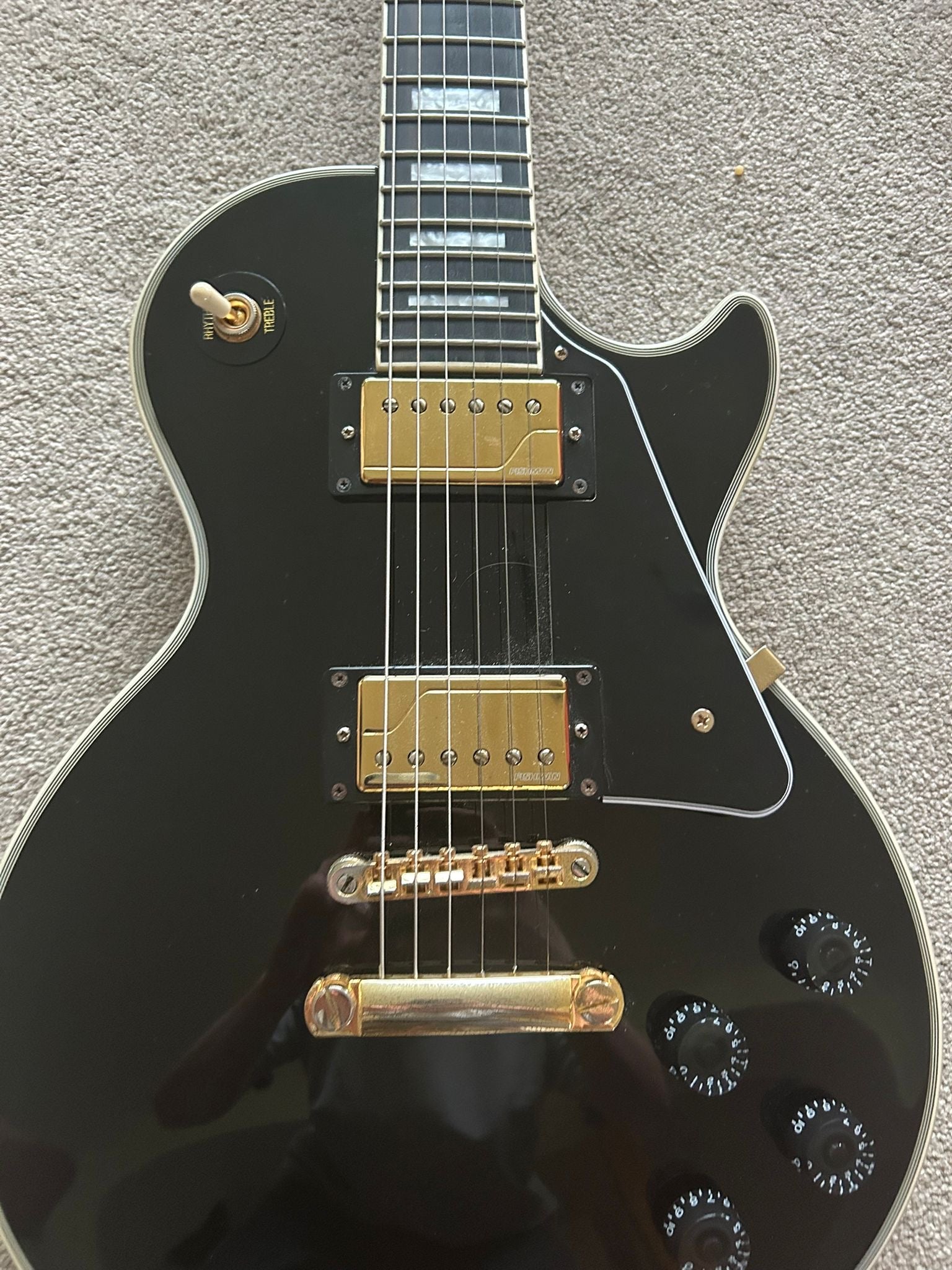 Epiphone Les Paul Custom w Fishman Pickups and Epiphone Hardcase