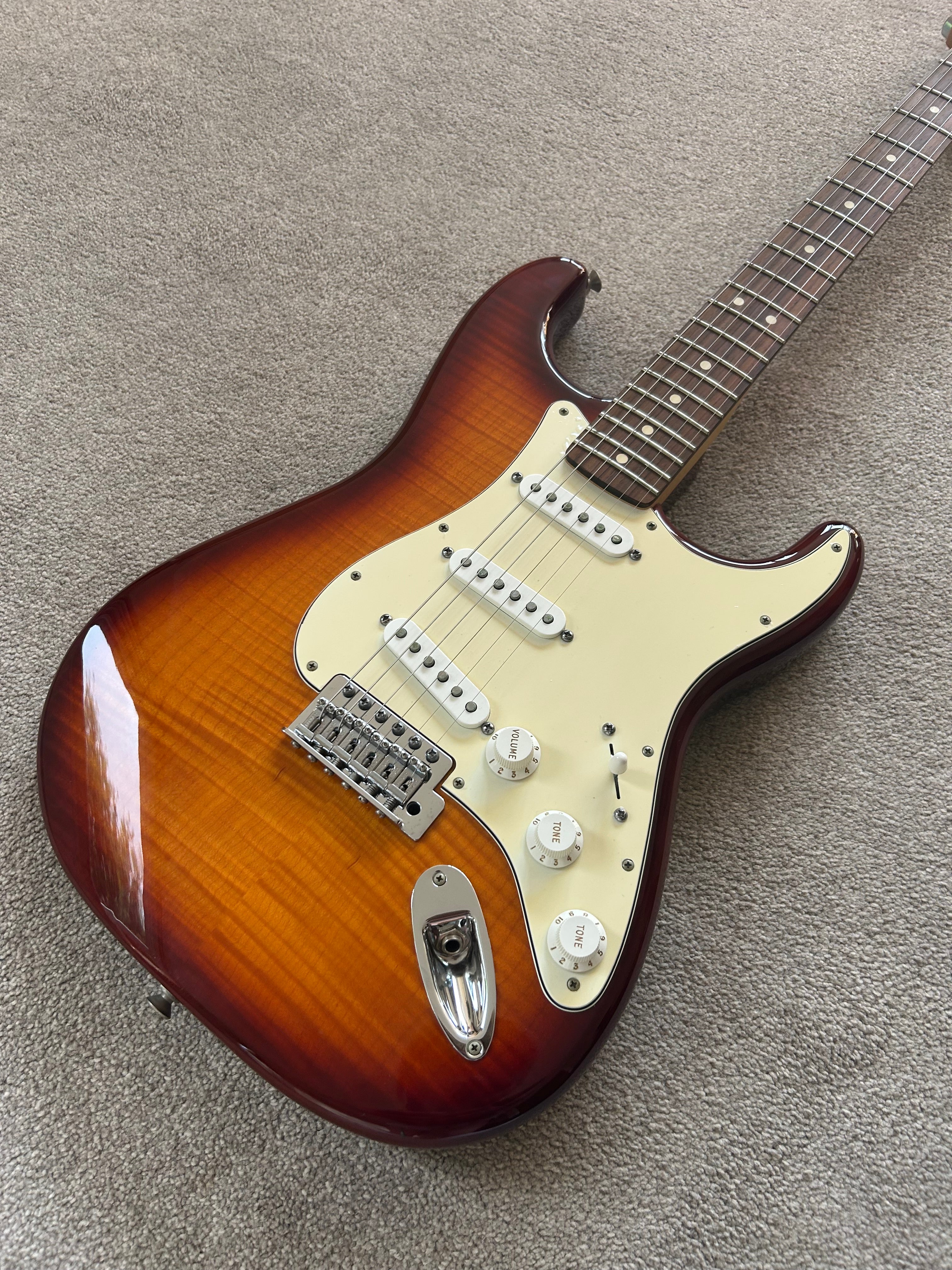 Fender Standard Stratocaster Plus Top with Rosewood Fretboard 2014 Tobacco Sunburst