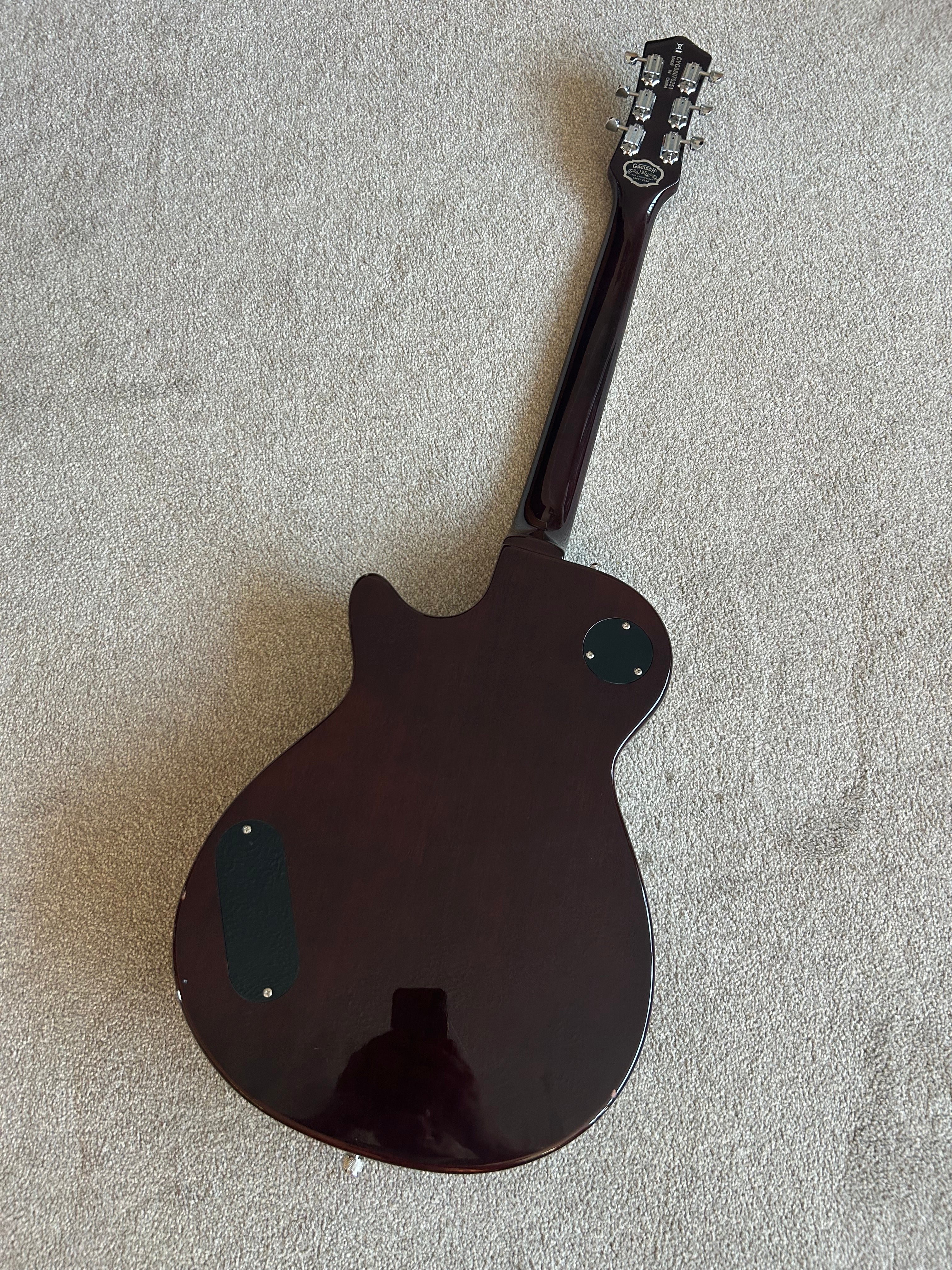 Gretsch G5235T Electromatic Pro Jet with Bigsby Black Top / Walnut Stain