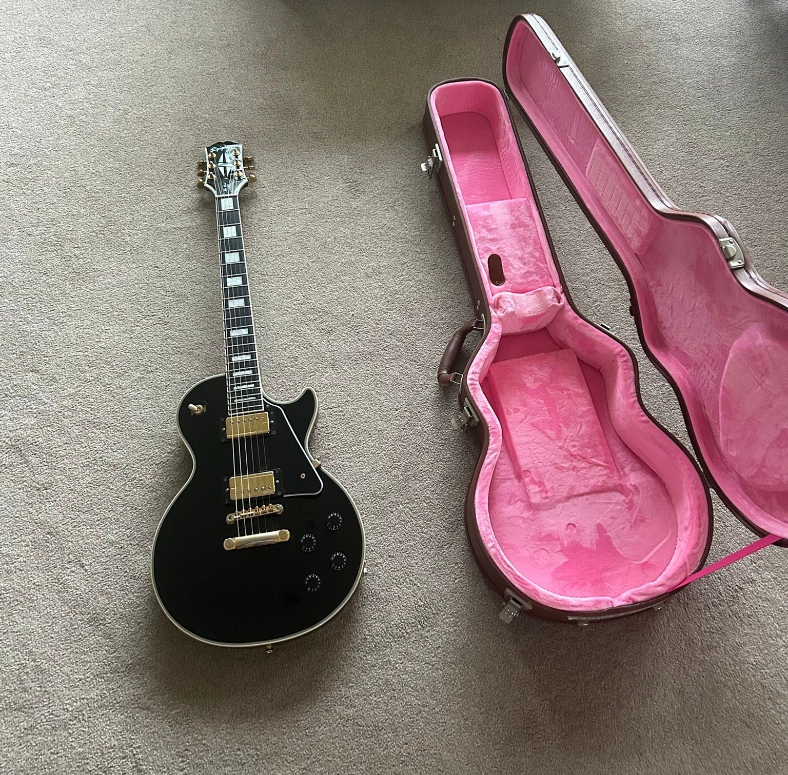 Epiphone Les Paul Custom w Fishman Pickups and Epiphone Hardcase