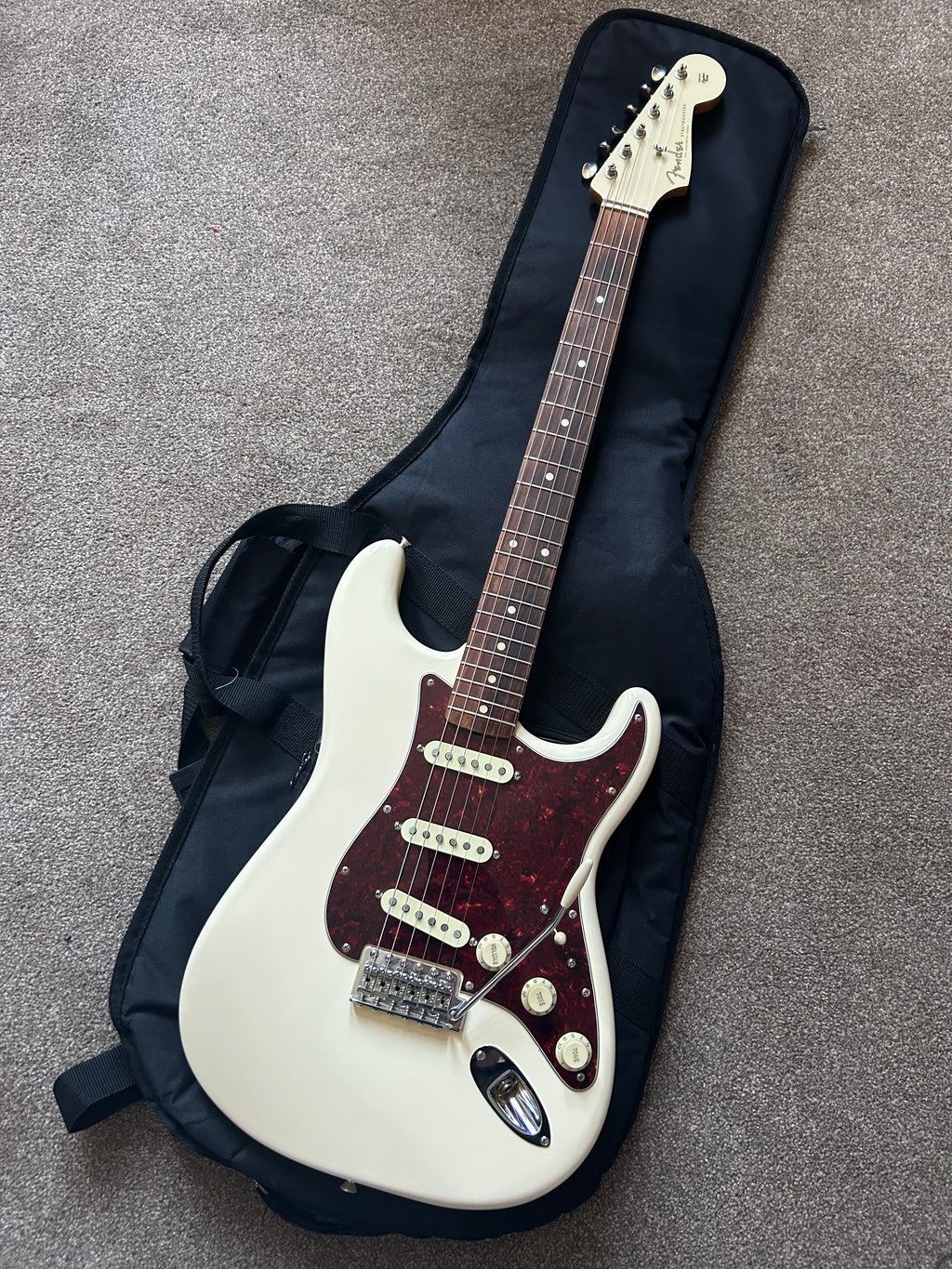 RARE Matching Headstock Fender Limited Edition Vintera ‘60s Stratocaster Olympic White