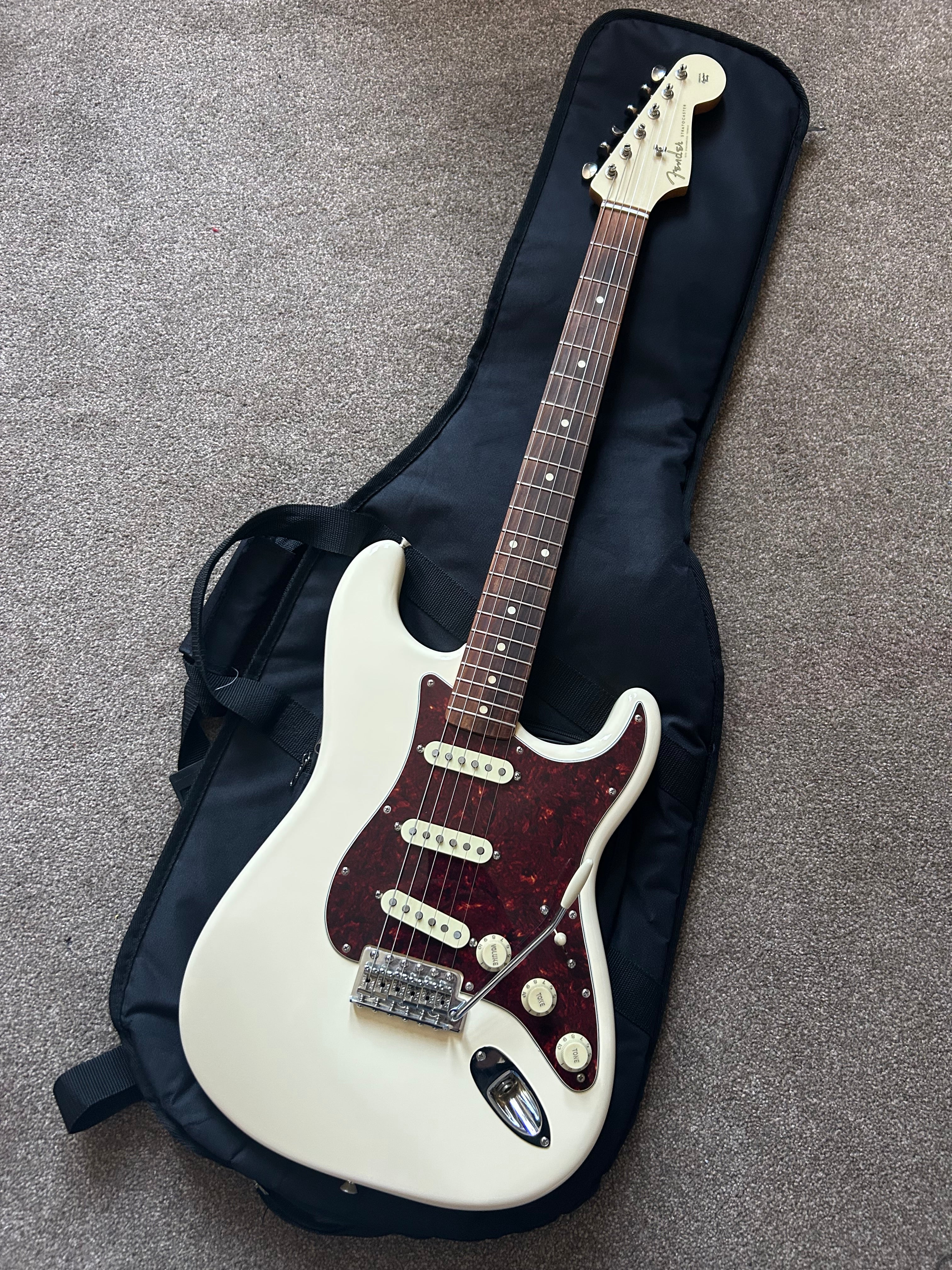RARE Matching Headstock Fender Limited Edition Vintera ‘60s Stratocaster Olympic White