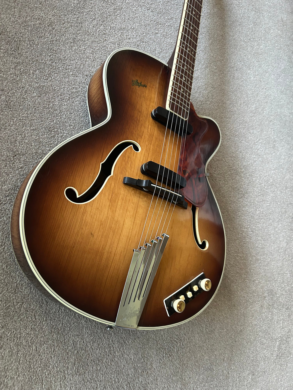 Hofner President 1959 Sunburst w Original case and Guarantee from Selmer
