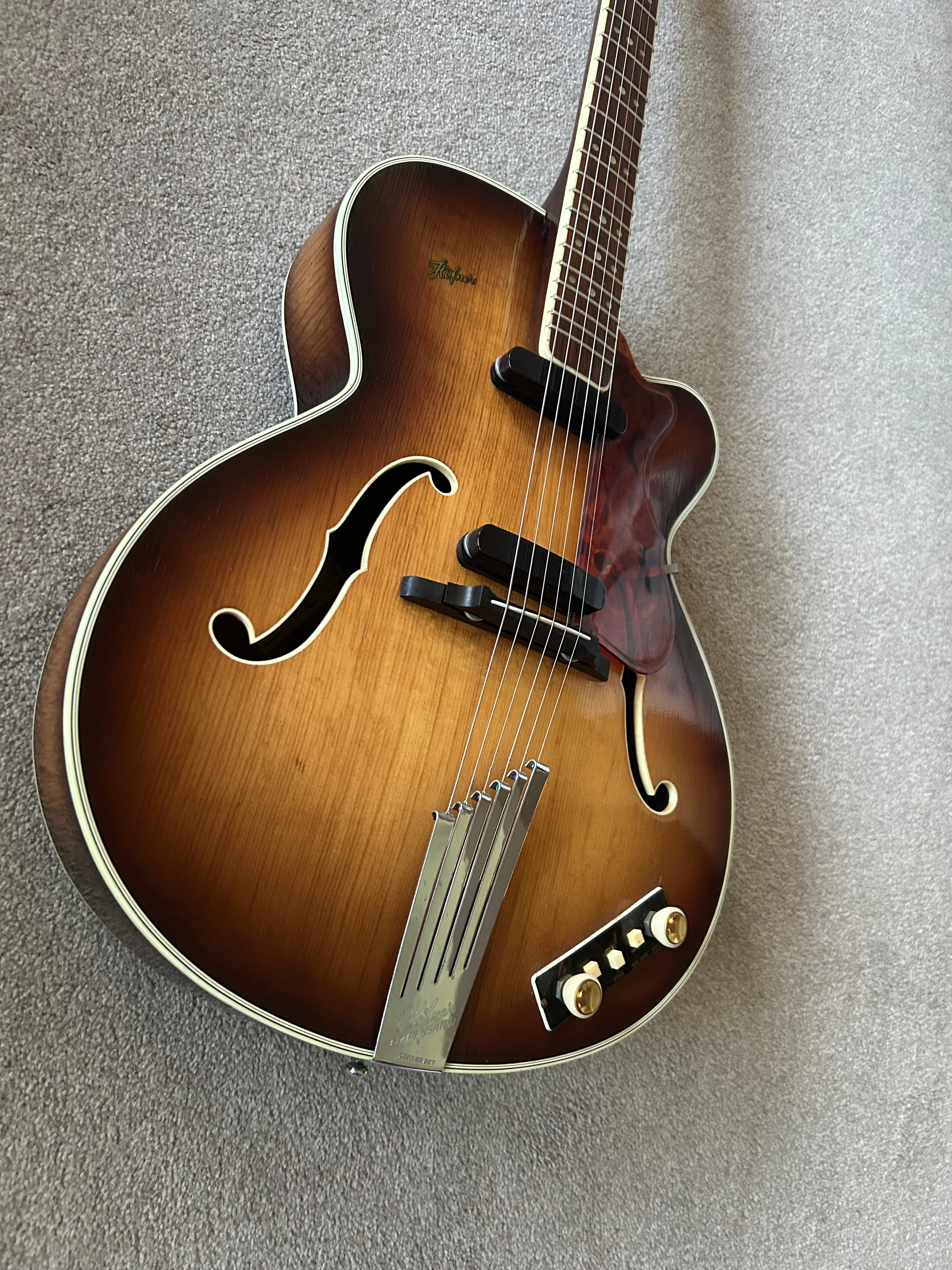 Hofner President 1959 Sunburst w Original case and Guarantee from Selmer