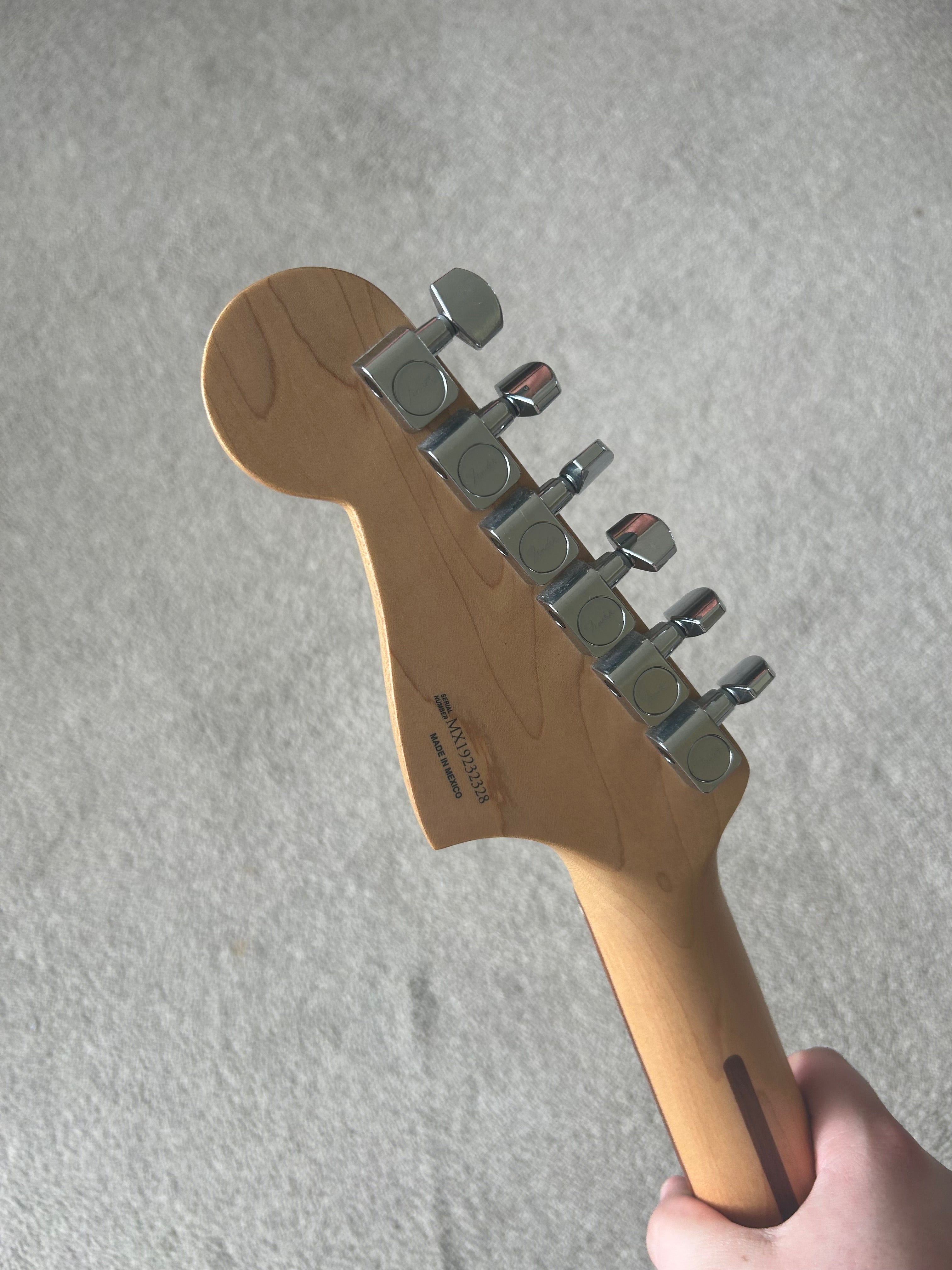 Fender Player Jazzmaster HH with Pau Ferro Fretboard 3-Color Sunburst