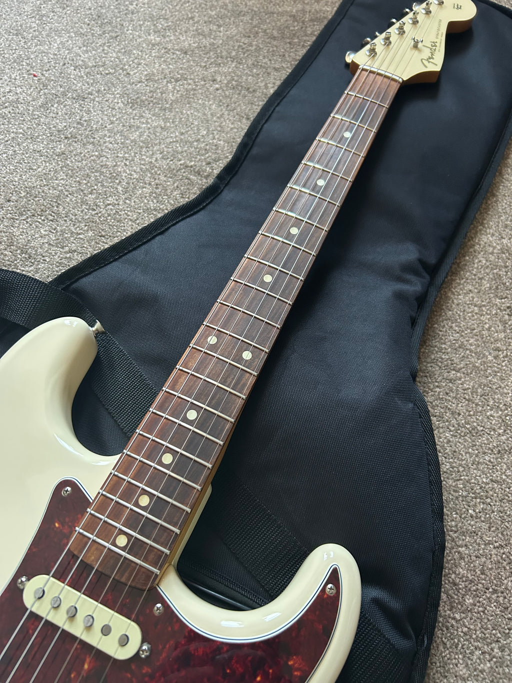 RARE Matching Headstock Fender Limited Edition Vintera ‘60s Stratocaster Olympic White