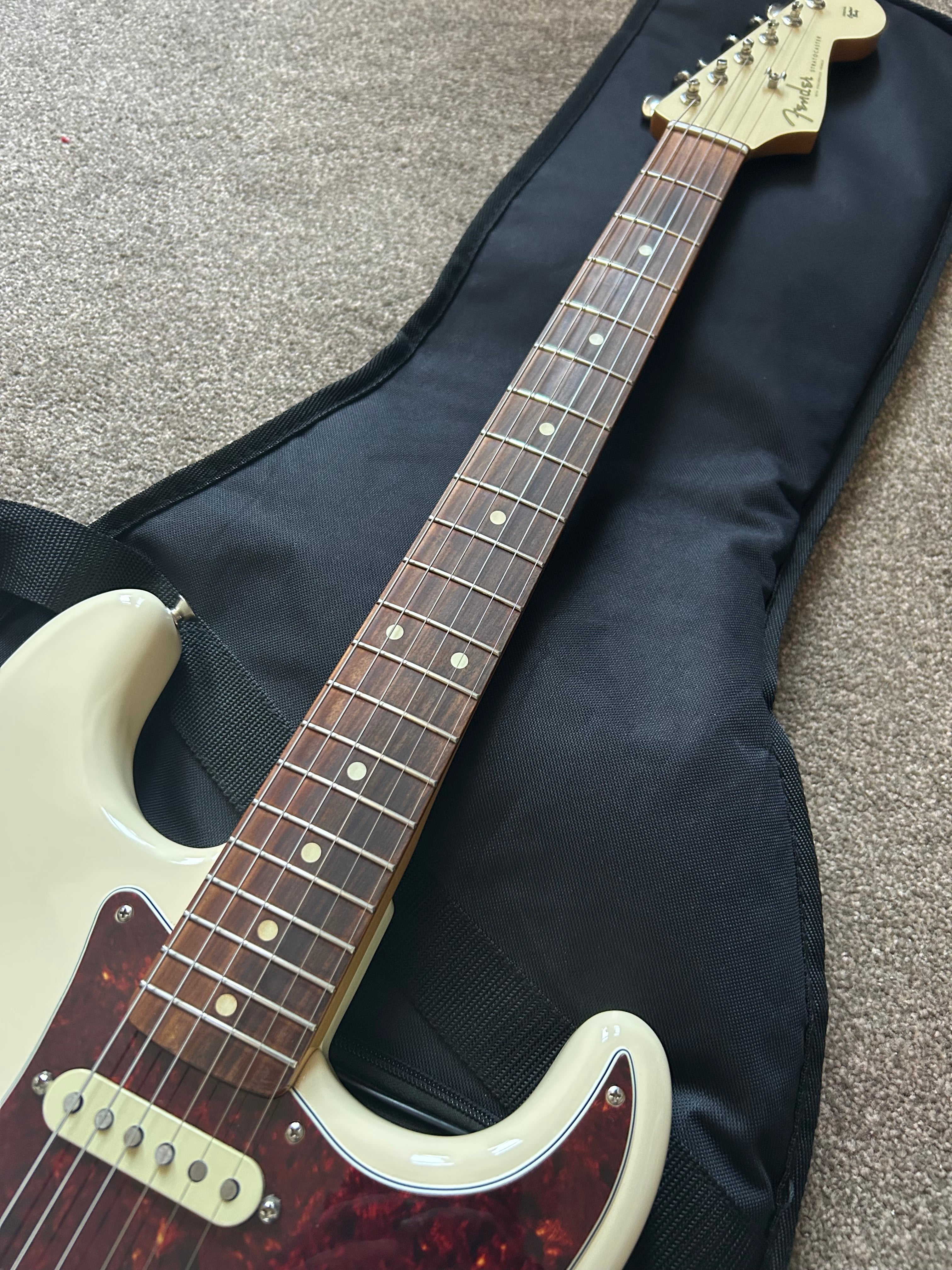 RARE Matching Headstock Fender Limited Edition Vintera ‘60s Stratocaster Olympic White