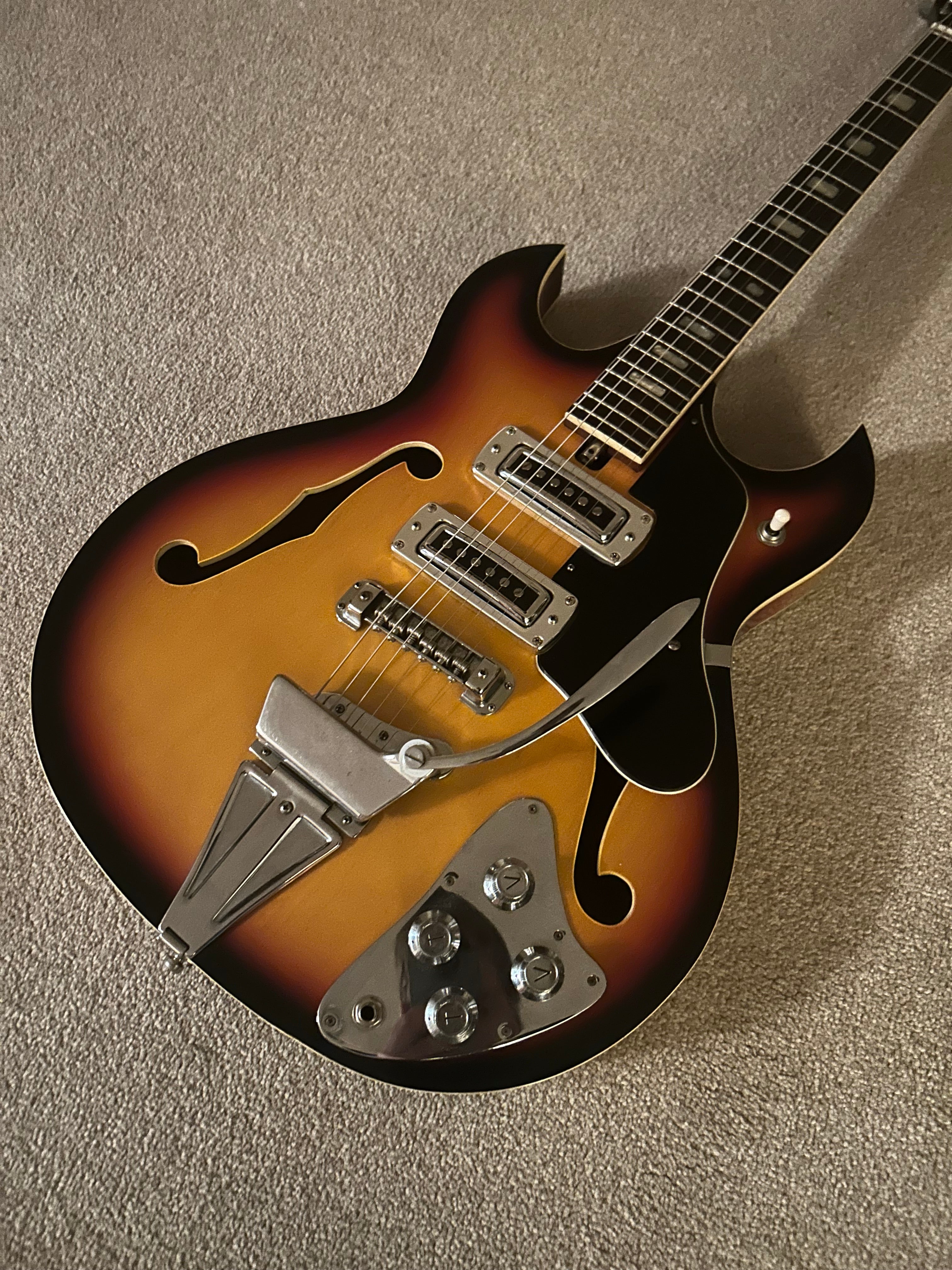 Tiesco Hollowbody 60s Guitar