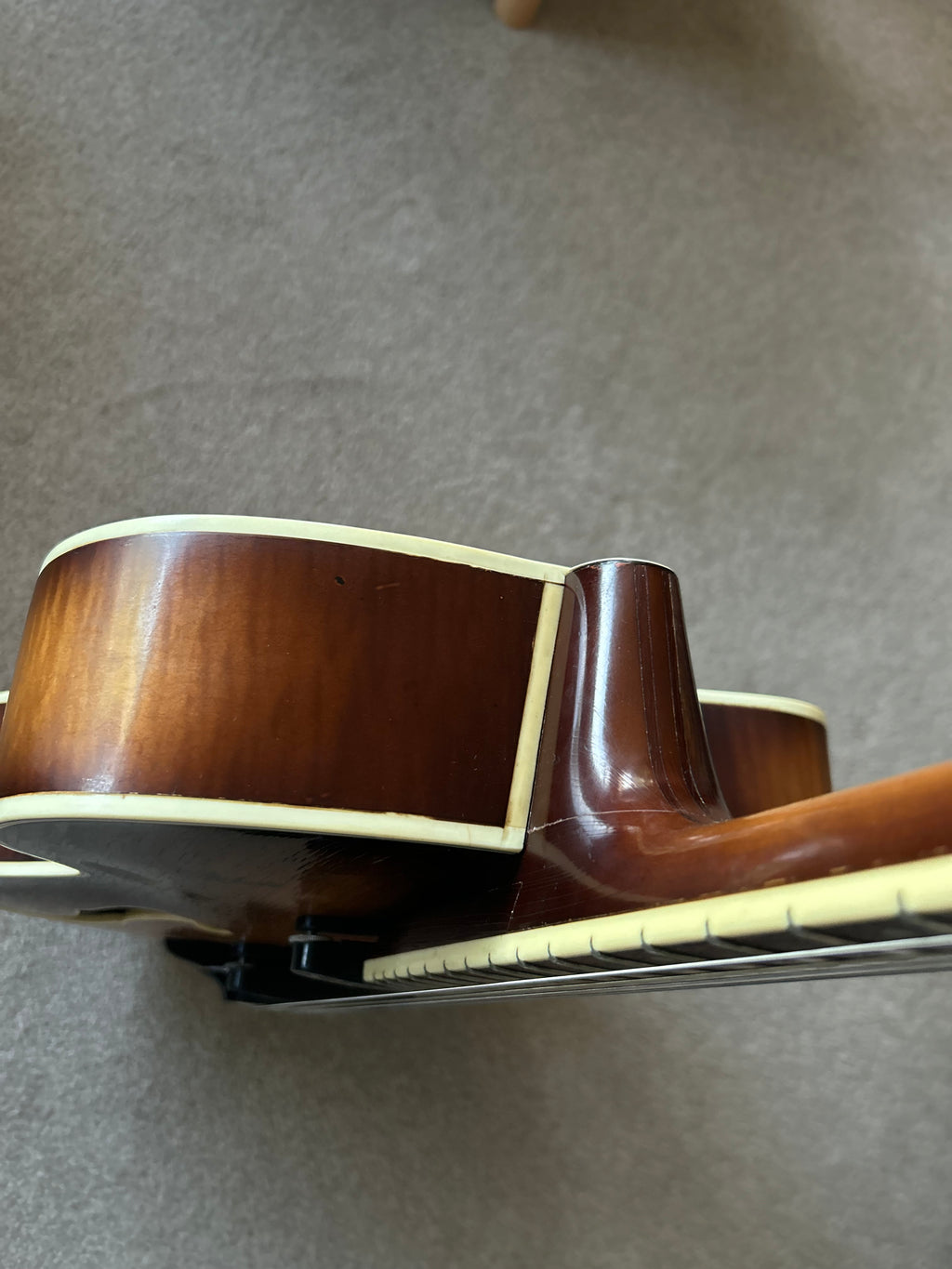 Hofner President 1959 Sunburst w Original case and Guarantee from Selmer