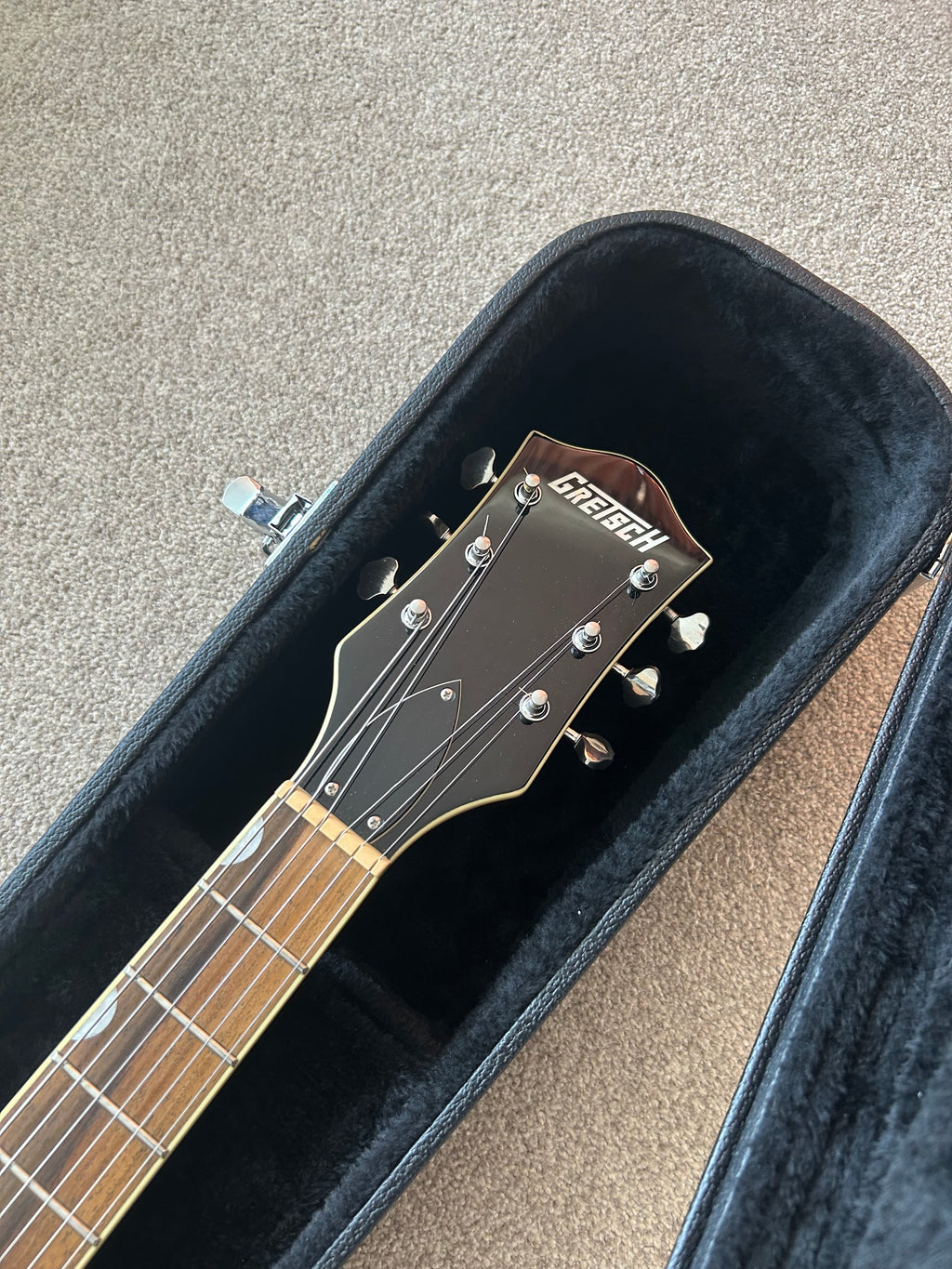 Gretsch G5622T Electromatic Center Block Double Cutaway with Super Hilo'Tron Pickups and Bigsby Walnut Stain