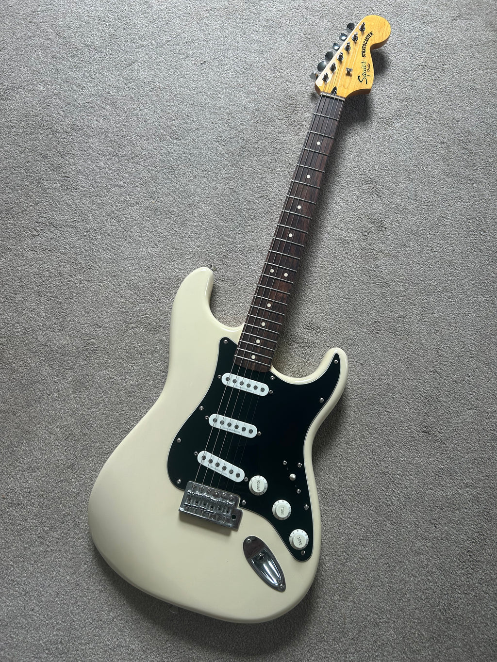 Squier Vintage Modified Stratocaster with Rosewood Fretboard Vintage Blonde