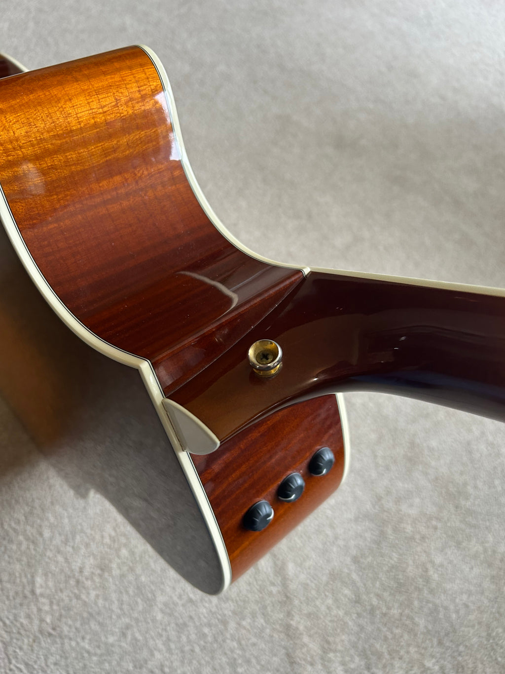 Taylor 614CE Honeyburst