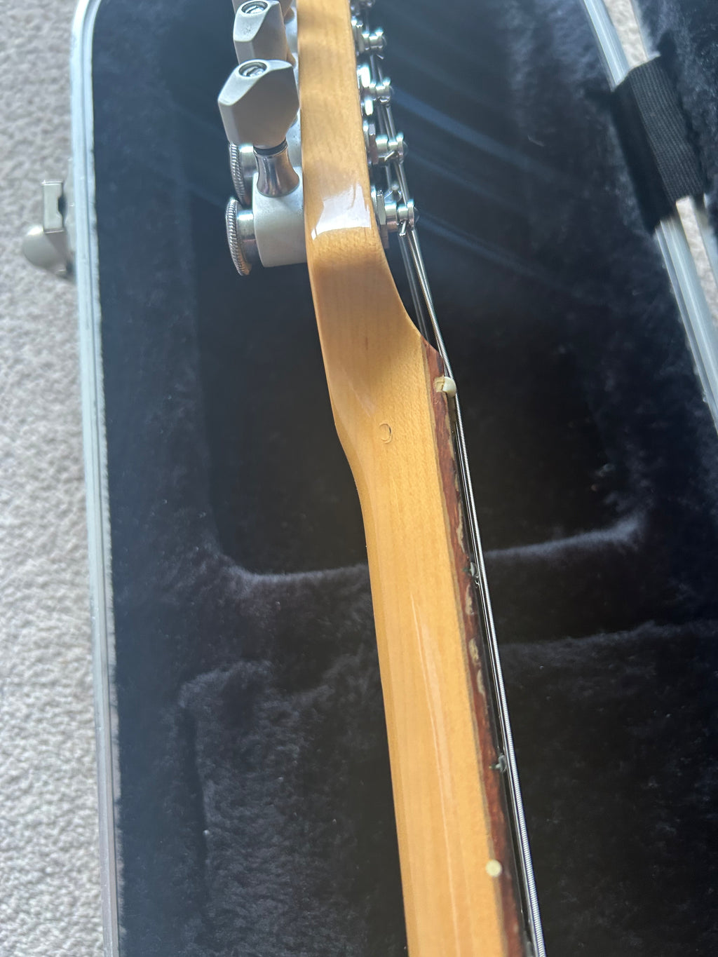 Fender American Deluxe Stratocaster with Rosewood Fretboard 3-Color Sunburst w Hardcase