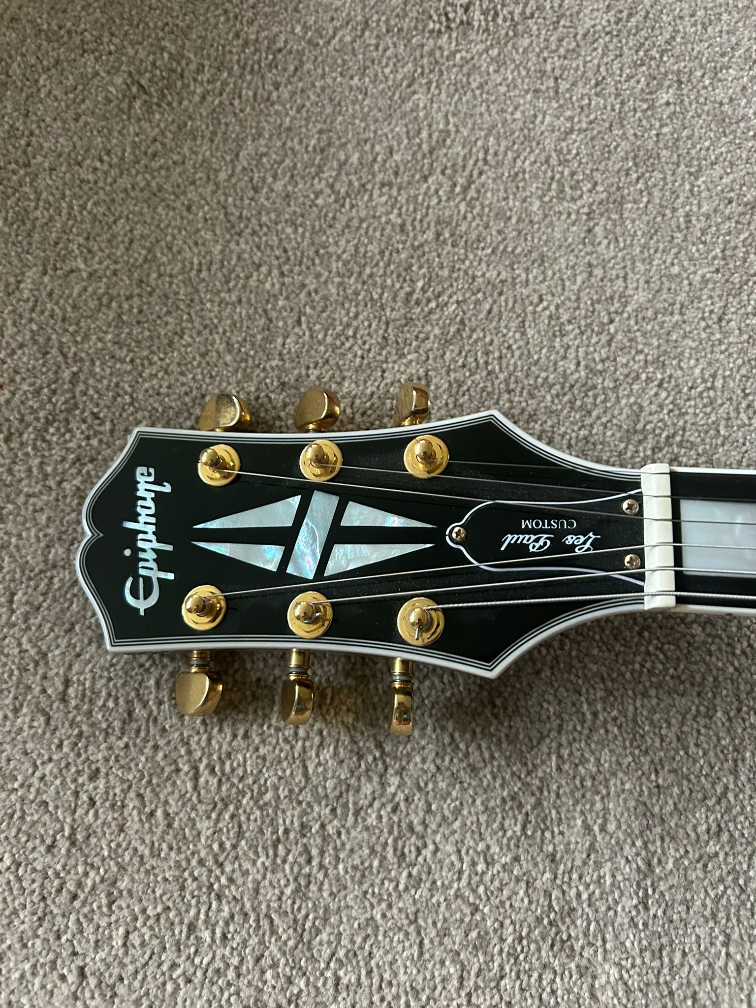 Epiphone Les Paul Custom w Fishman Pickups and Epiphone Hardcase