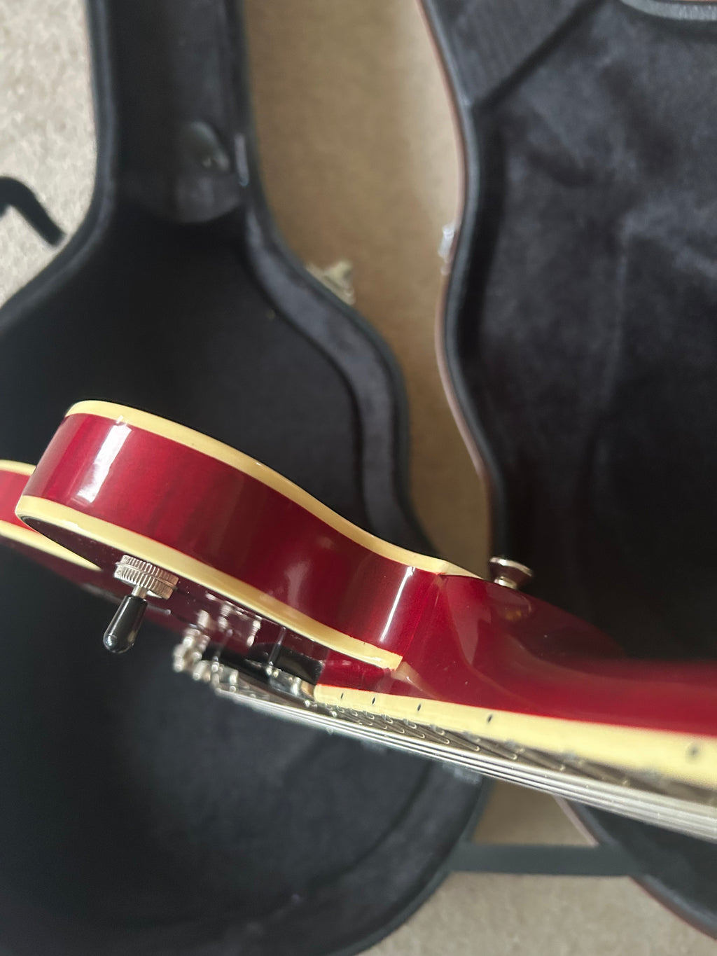 Hofner Contemporary Series Verythin Deluxe Transparent Red