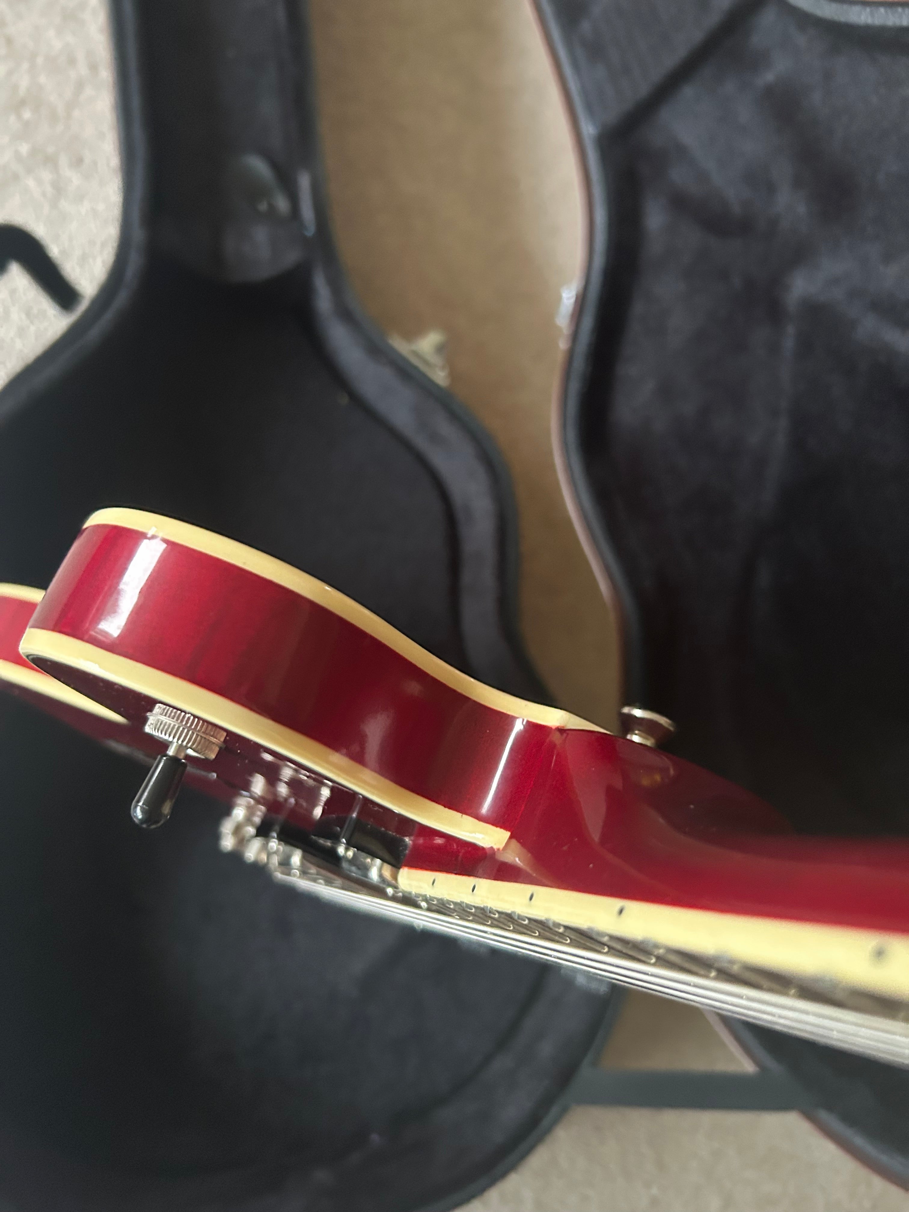 Hofner Contemporary Series Verythin Deluxe Transparent Red