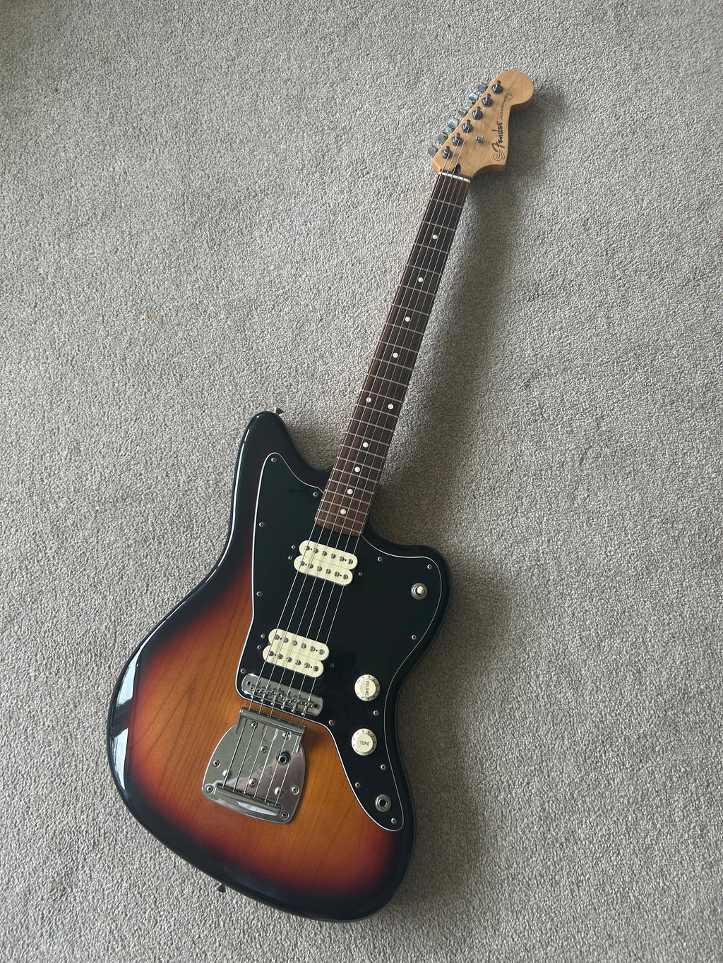 Fender Player Jazzmaster HH with Pau Ferro Fretboard 3-Color Sunburst