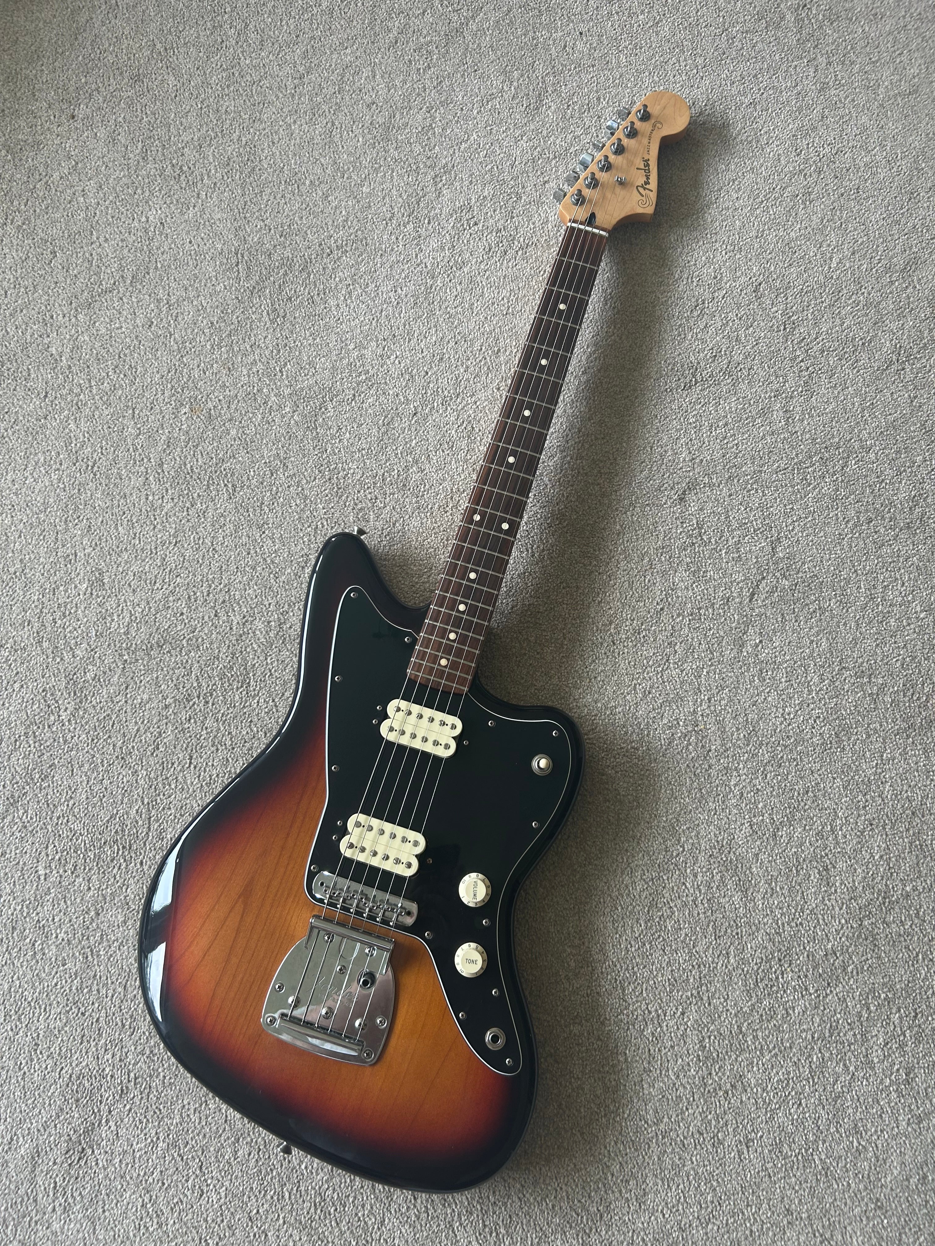 Fender Player Jazzmaster HH with Pau Ferro Fretboard 3-Color Sunburst