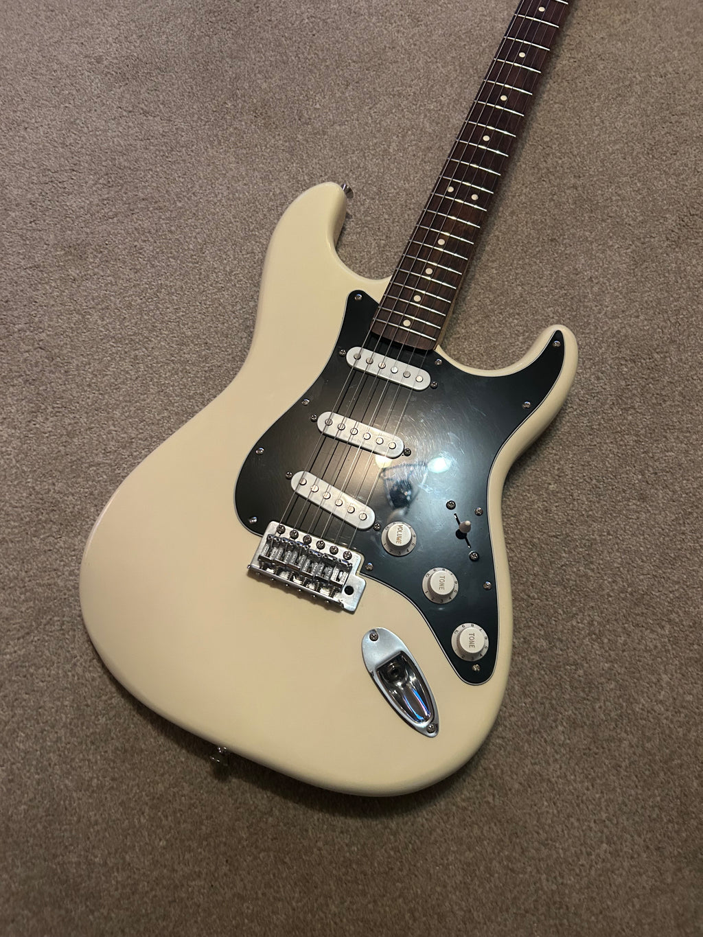 Squier Vintage Modified Stratocaster with Rosewood Fretboard Vintage Blonde