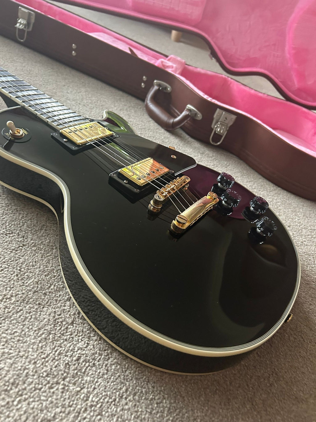 Epiphone Les Paul Custom w Fishman Pickups and Epiphone Hardcase