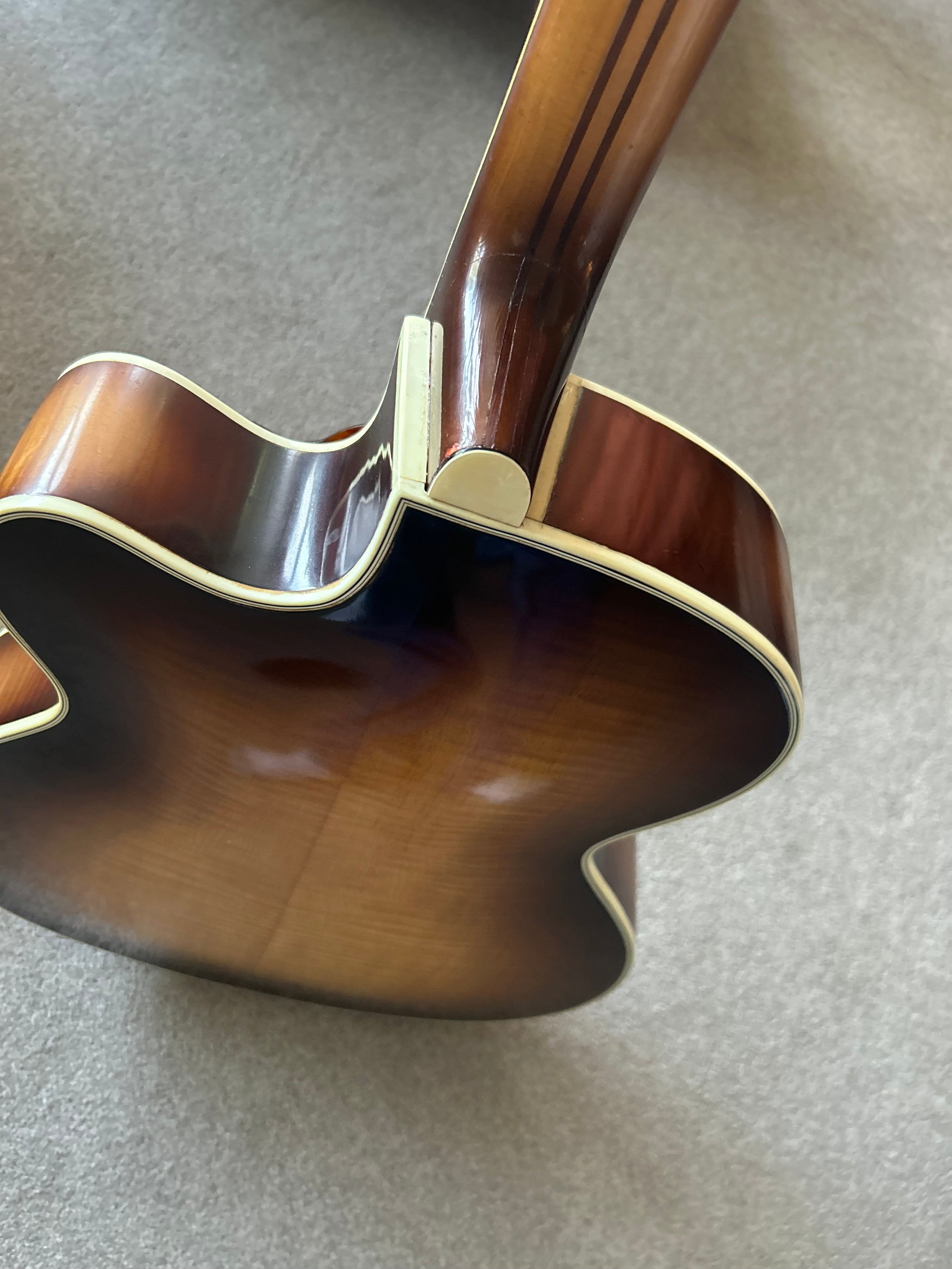 Hofner President 1959 Sunburst w Original case and Guarantee from Selmer