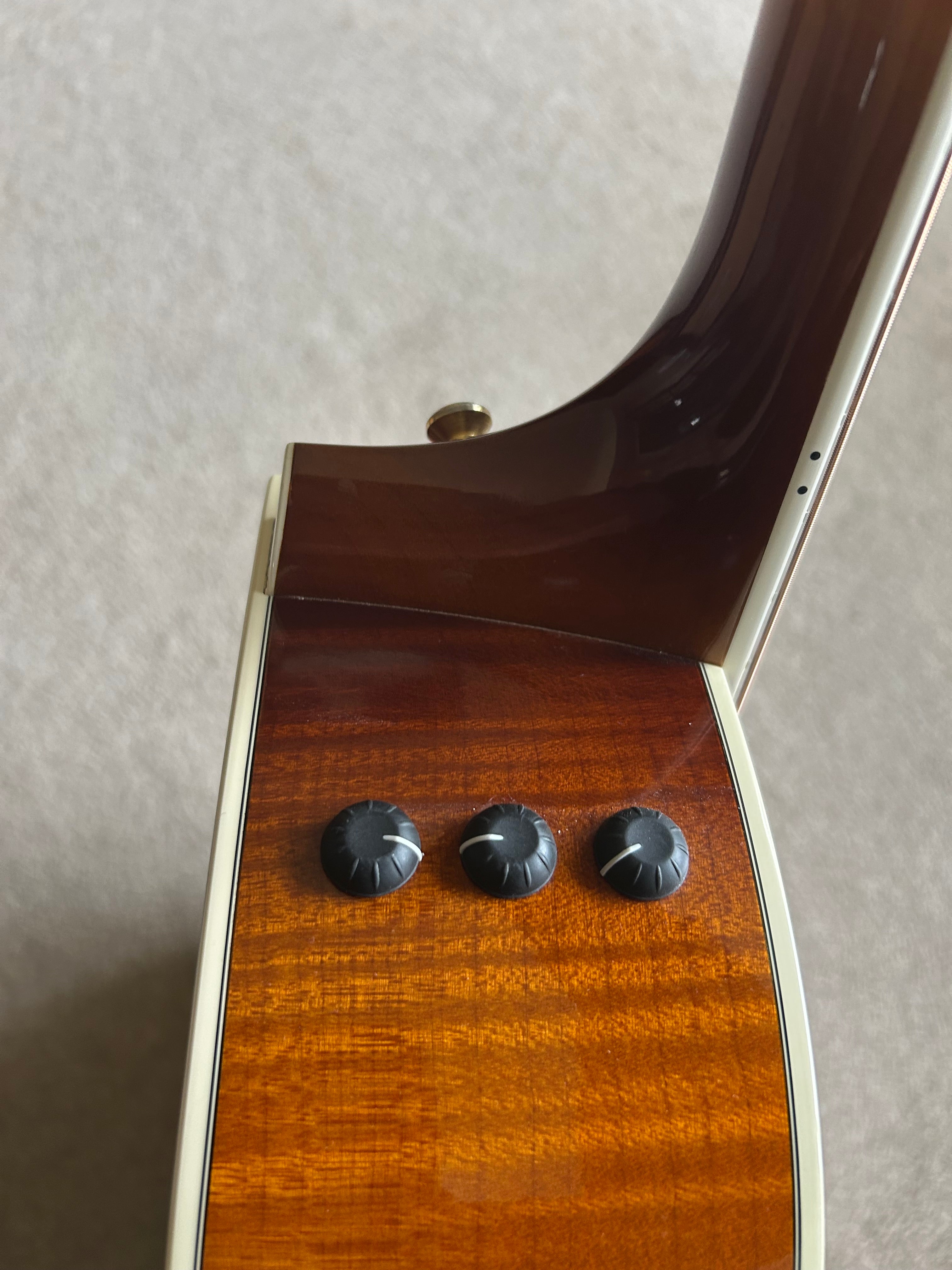 Taylor 614CE Honeyburst