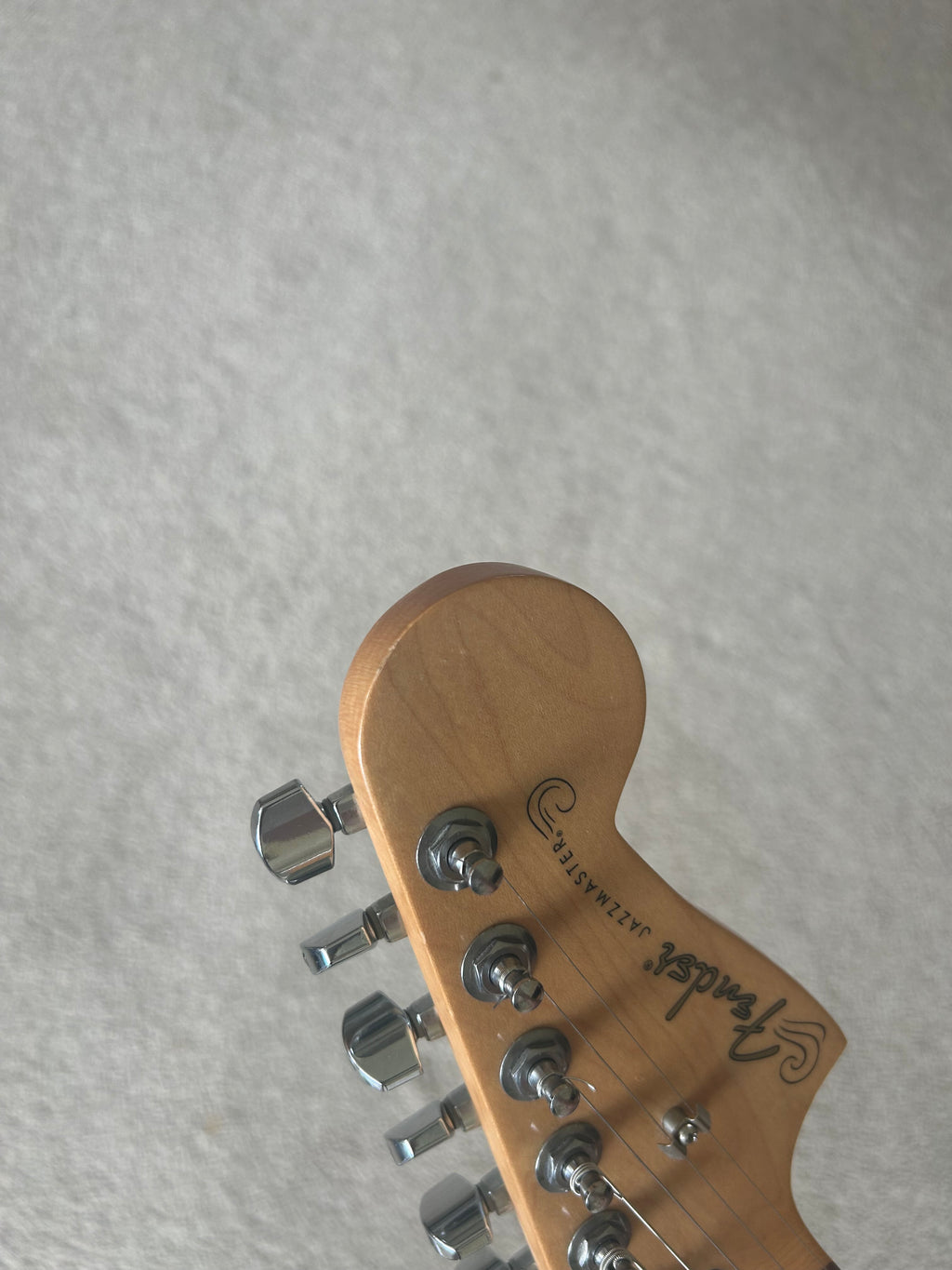 Fender Player Jazzmaster HH with Pau Ferro Fretboard 3-Color Sunburst