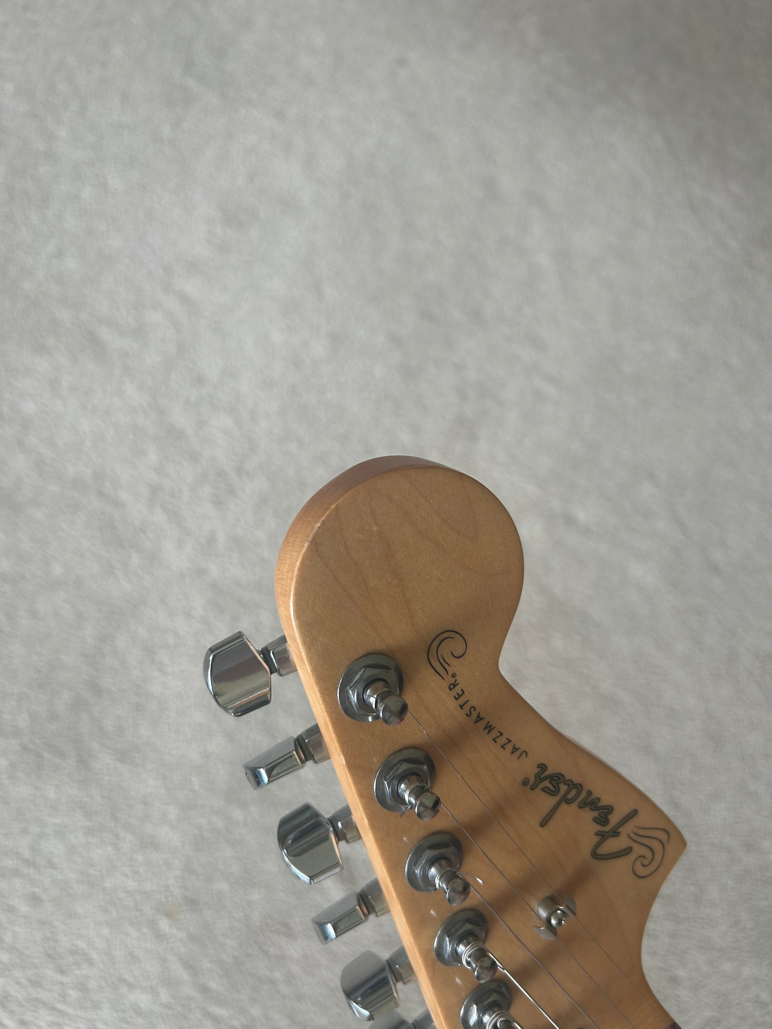 Fender Player Jazzmaster HH with Pau Ferro Fretboard 3-Color Sunburst